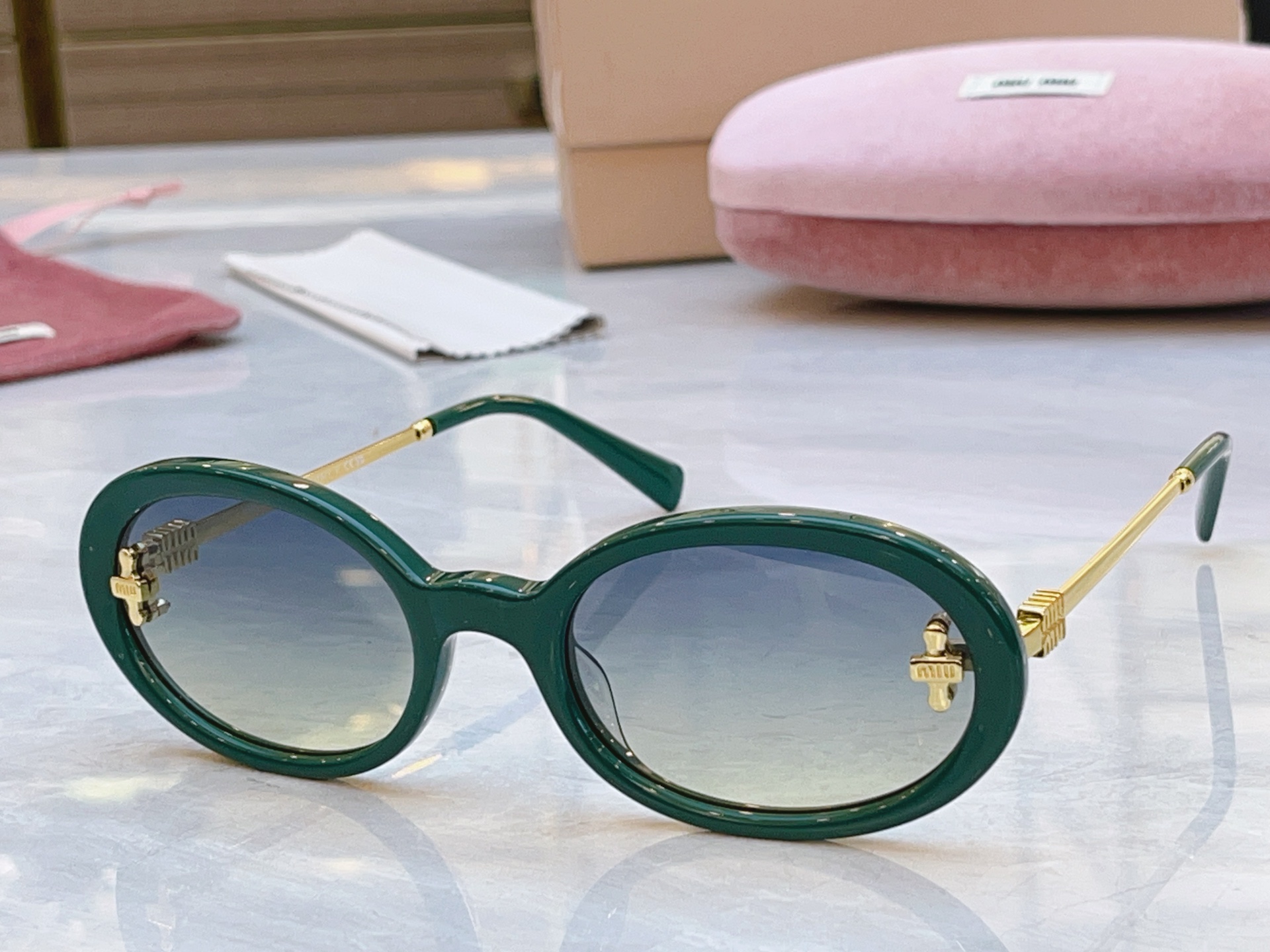 ，【MIUMI*】缪*缪新款太阳镜🕶️，Mod：MU 160AV，SIZE:57口22-142