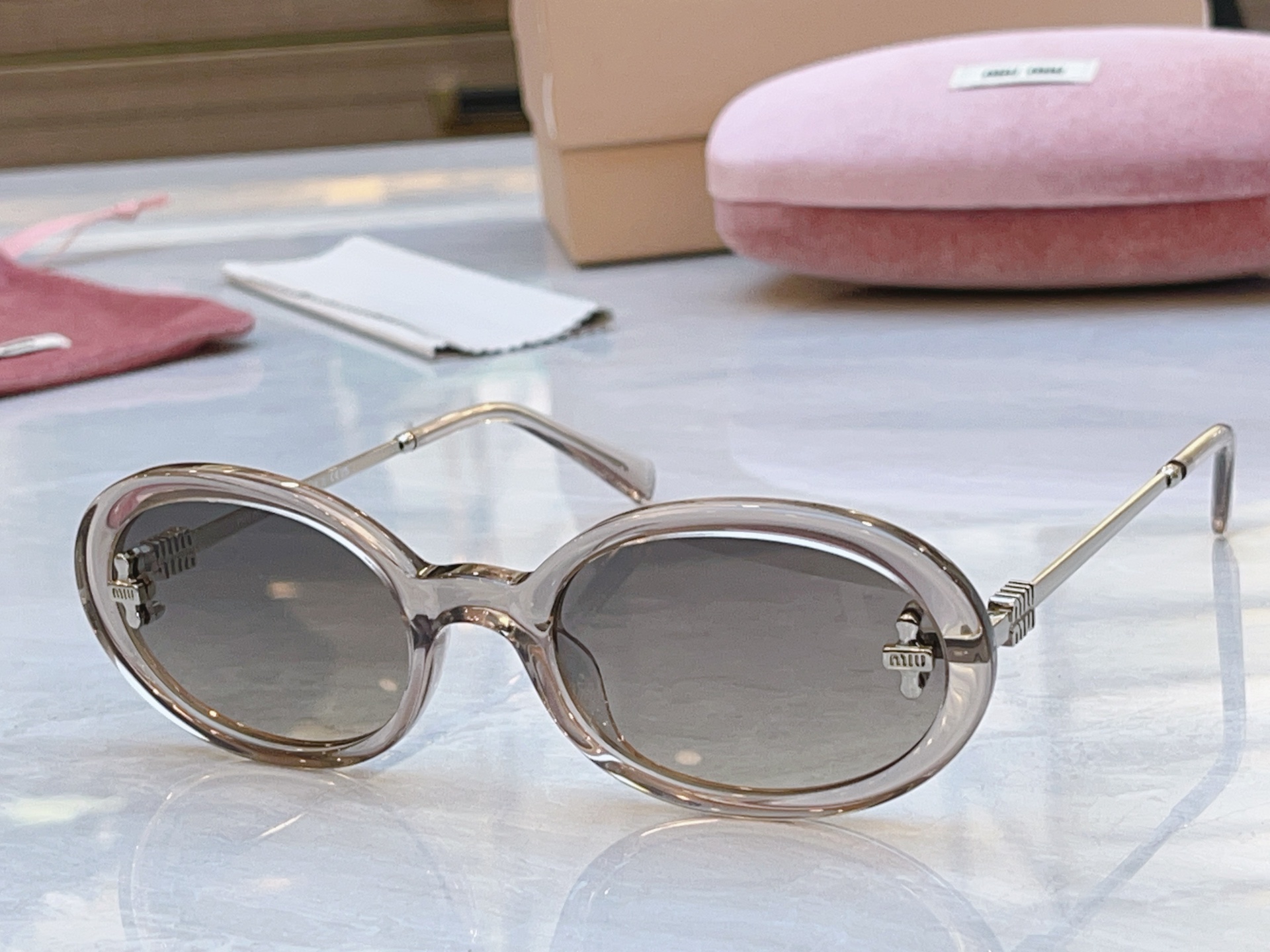 ，【MIUMI*】缪*缪新款太阳镜🕶️，Mod：MU 160AV，SIZE:57口22-142