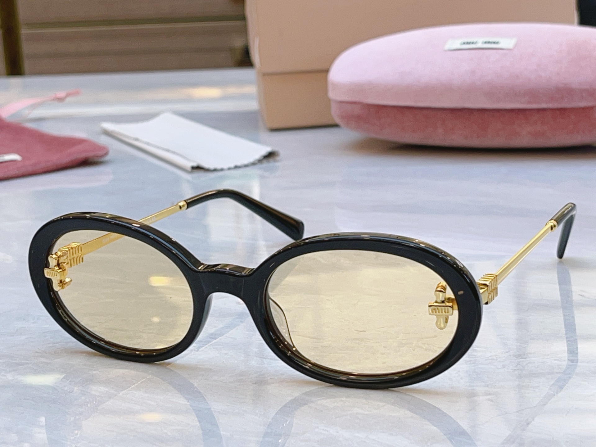 ，【MIUMI*】缪*缪新款太阳镜🕶️，Mod：MU 160AV，SIZE:57口22-142