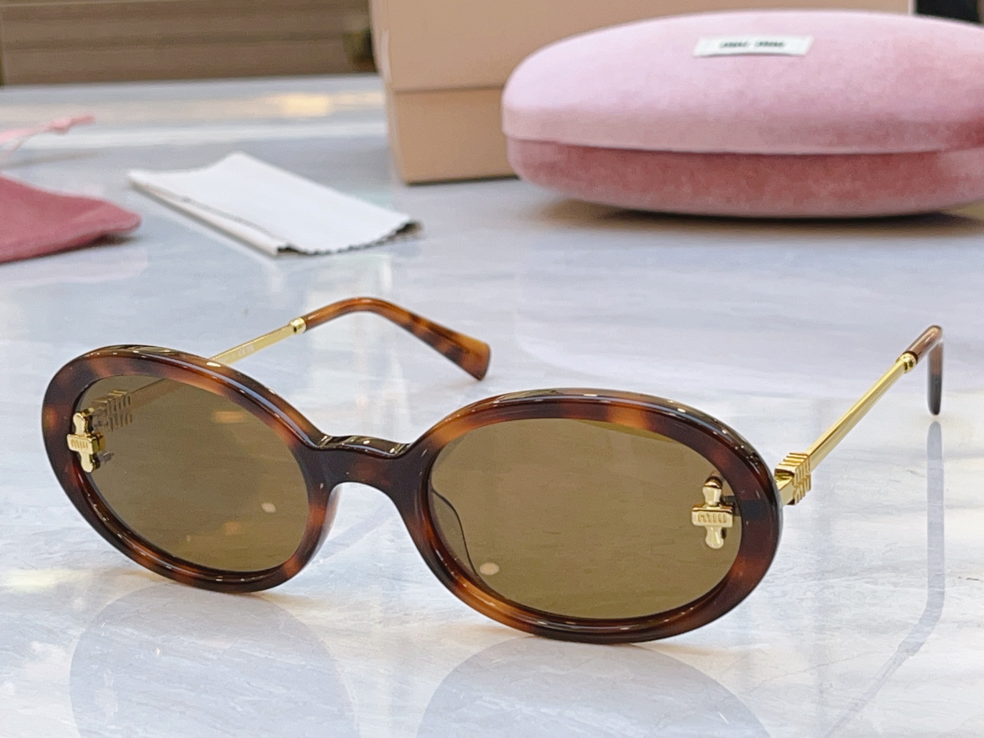 ，【MIUMI*】缪*缪新款太阳镜🕶️，Mod：MU 160AV，SIZE:57口22-142