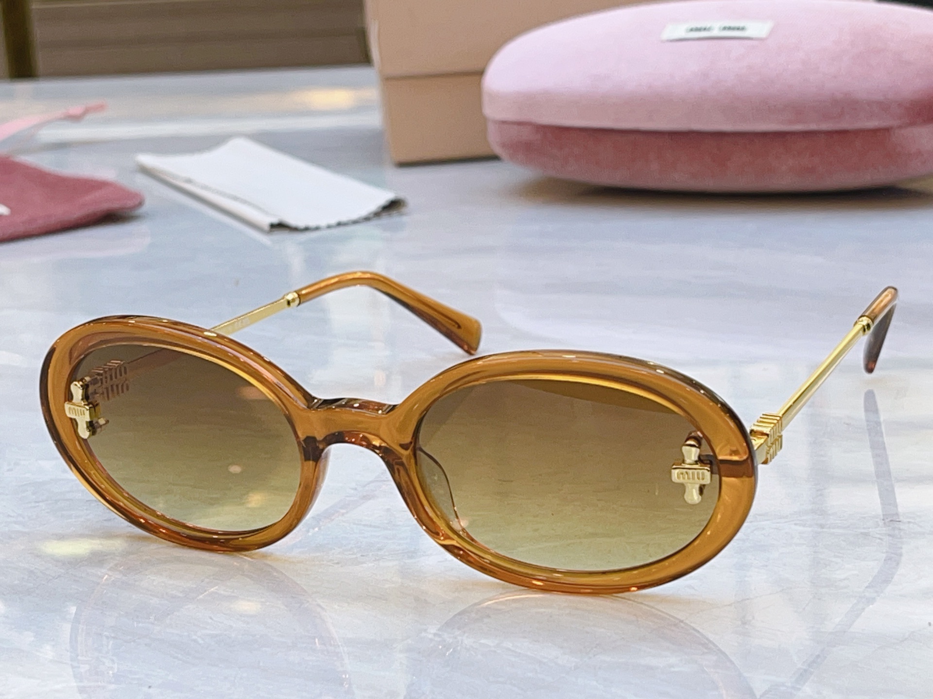 ，【MIUMI*】缪*缪新款太阳镜🕶️，Mod：MU 160AV，SIZE:57口22-142