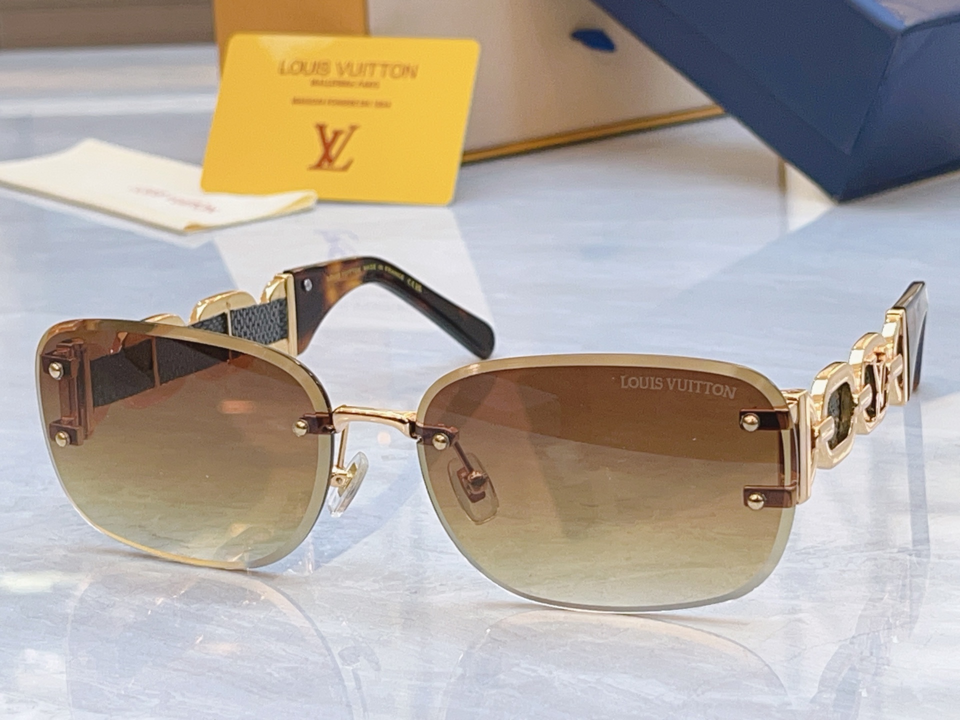 ，【LOUIS VUITTO*】路易*威登新款太阳镜，MODEL：Z2057U，SIZE：65口17-1