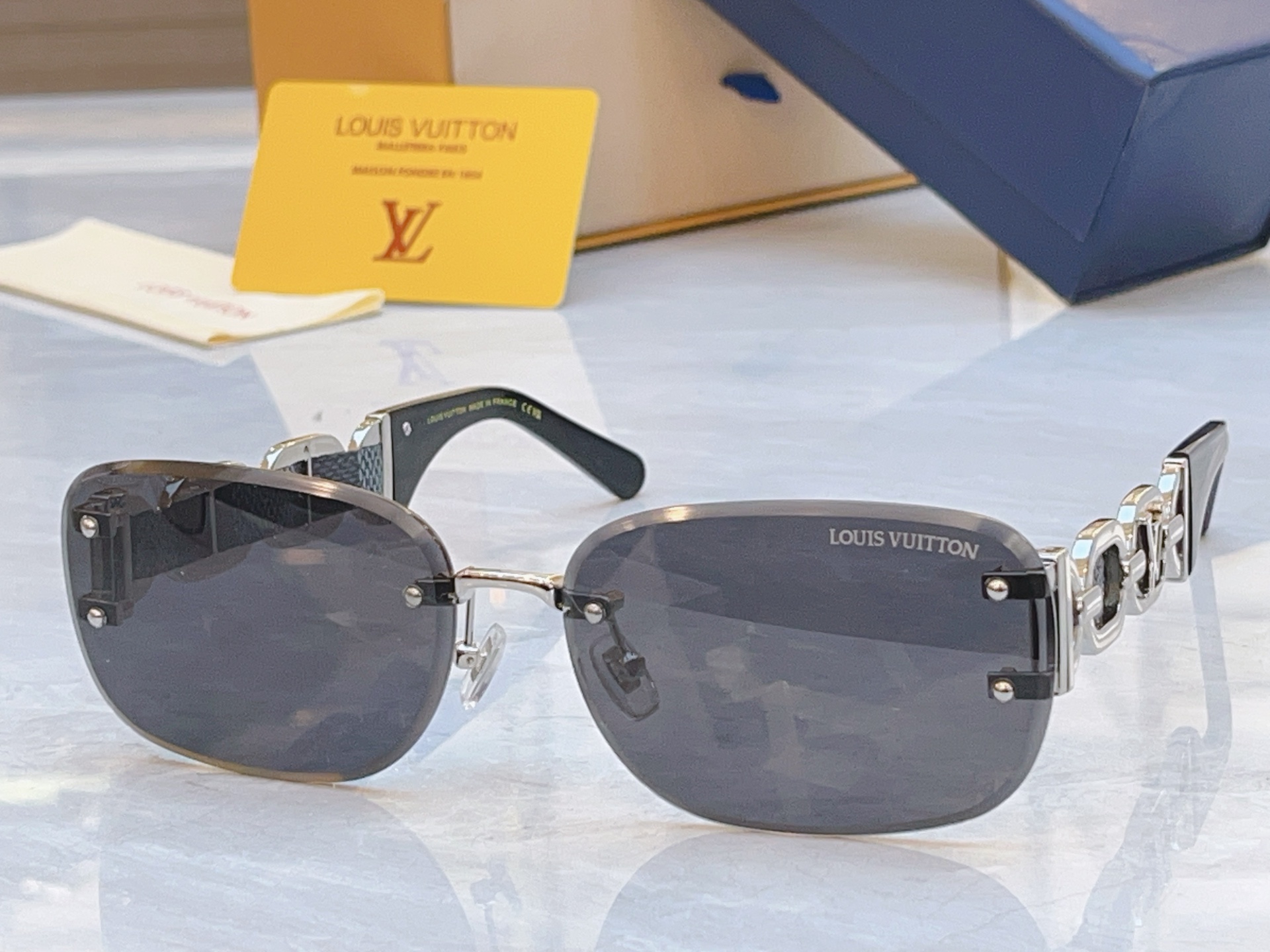 ，【LOUIS VUITTO*】路易*威登新款太阳镜，MODEL：Z2057U，SIZE：65口17-1