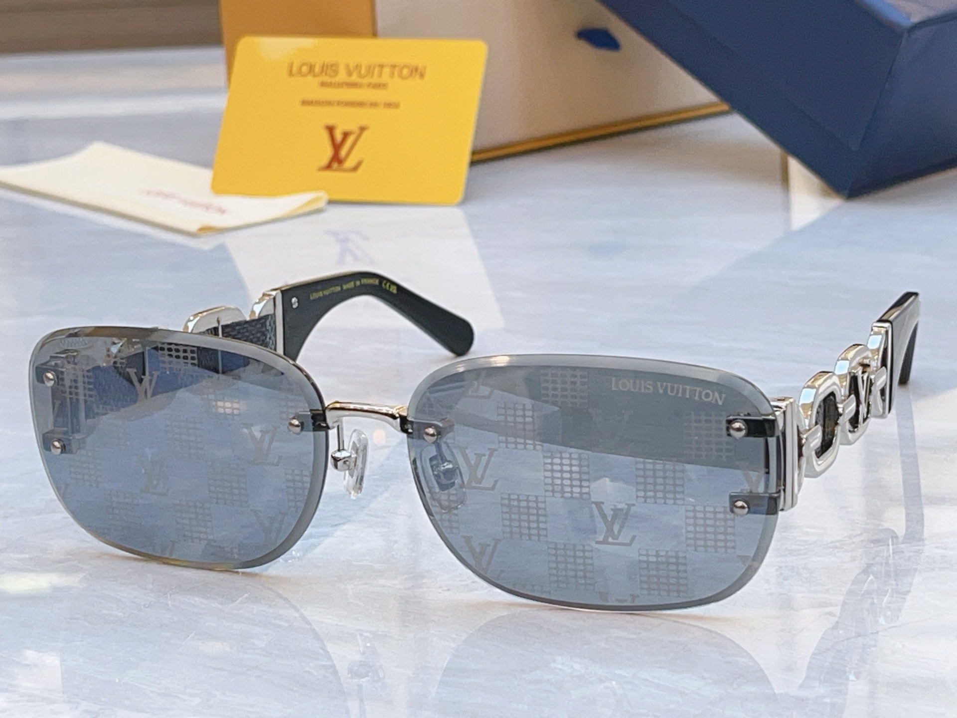 ，【LOUIS VUITTO*】路易*威登新款太阳镜，MODEL：Z2057U，SIZE：65口17-1