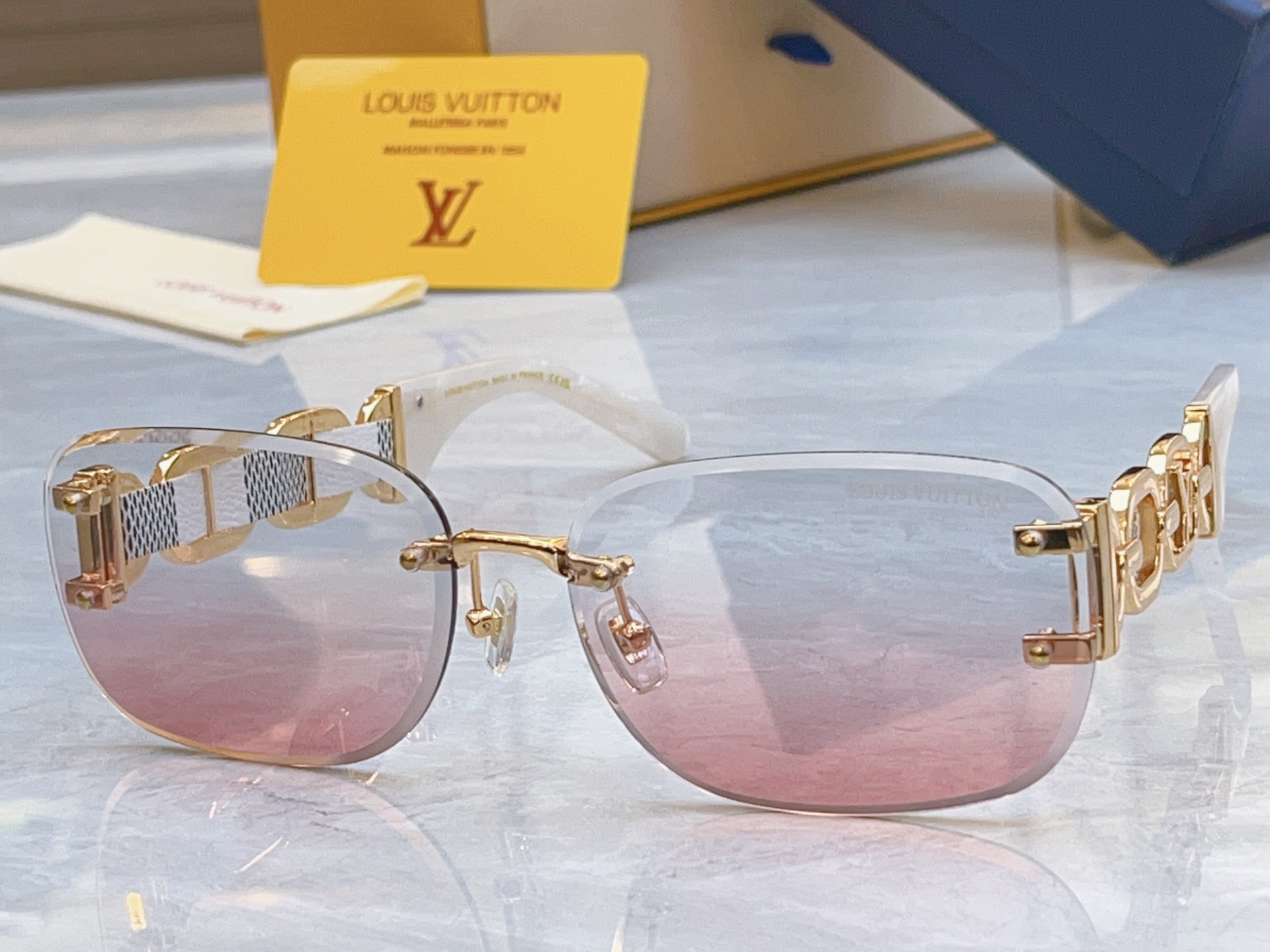 ，【LOUIS VUITTO*】路易*威登新款太阳镜，MODEL：Z2057U，SIZE：65口17-1