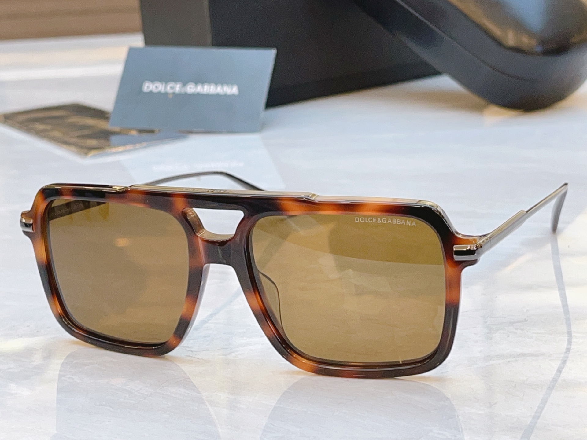 ，【DOLCE & GABBAN*】D*G新款太阳镜，MODEL：DG6684，SIZE：54口17-1