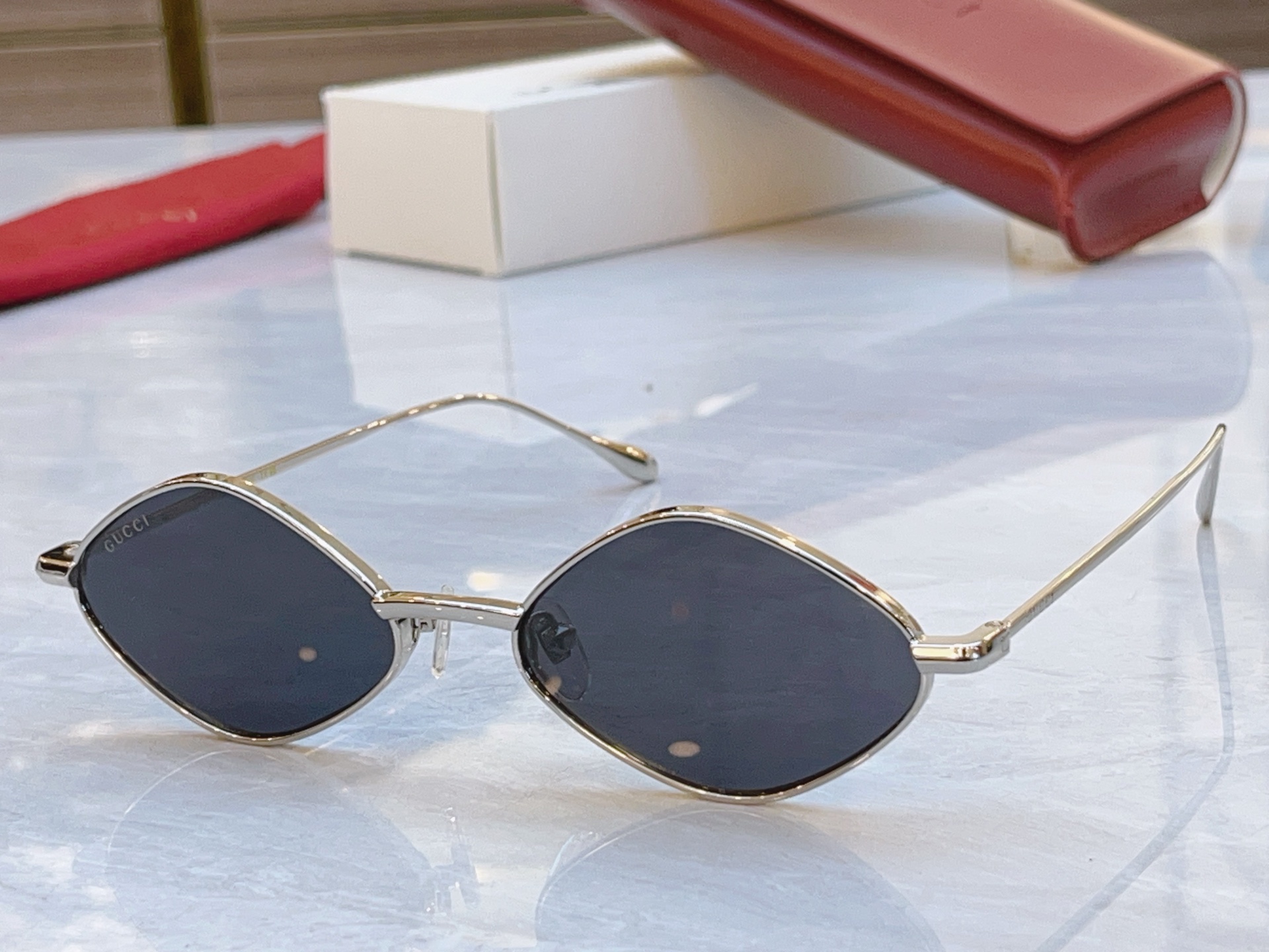 ，【GUCC*】古*驰新款太阳镜，MODEL：GG1658，SIZE：55口18-145