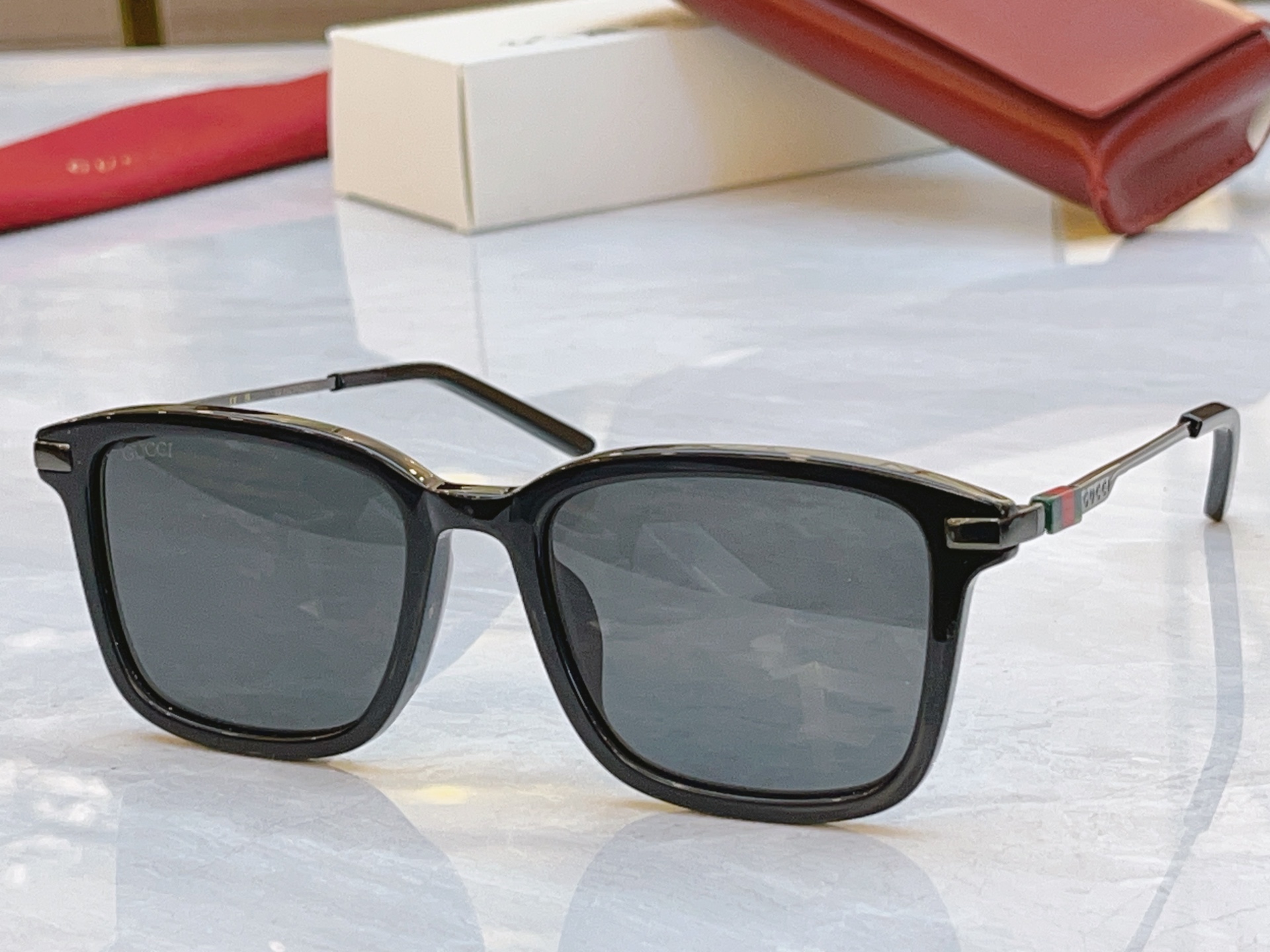 ，【GUCC*】古*驰新款太阳镜，MODEL：GG2246SK，SIZE：55口19-145