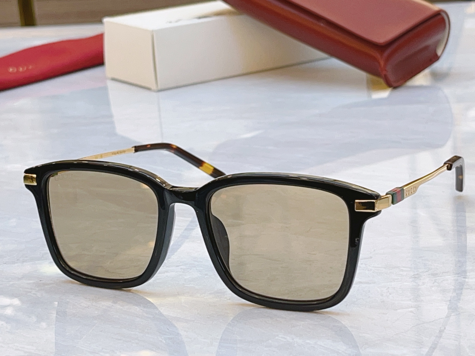 ，【GUCC*】古*驰新款太阳镜，MODEL：GG2246SK，SIZE：55口19-145