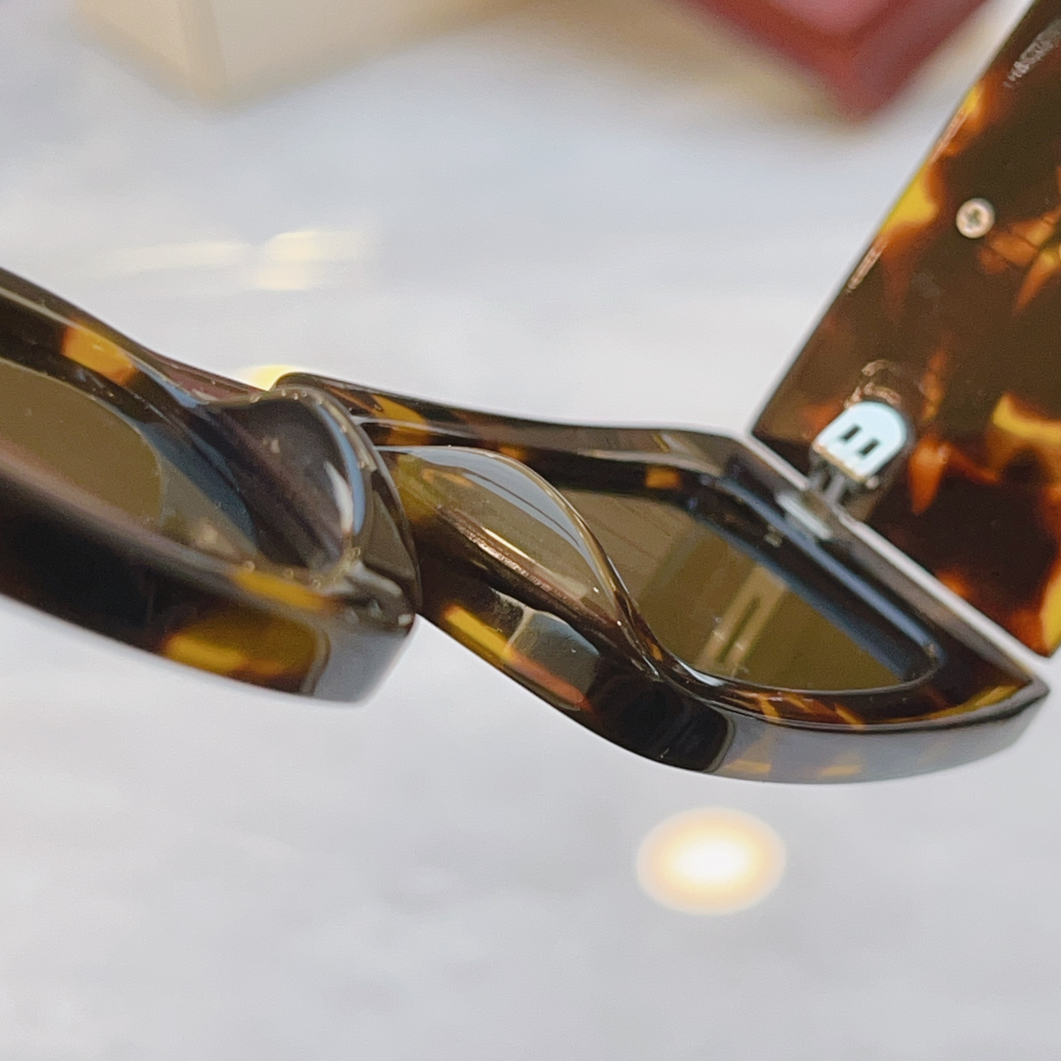 ，【GUCC*】古*驰新款太阳镜，MODEL：GG1425S，SIZE：53口20-145