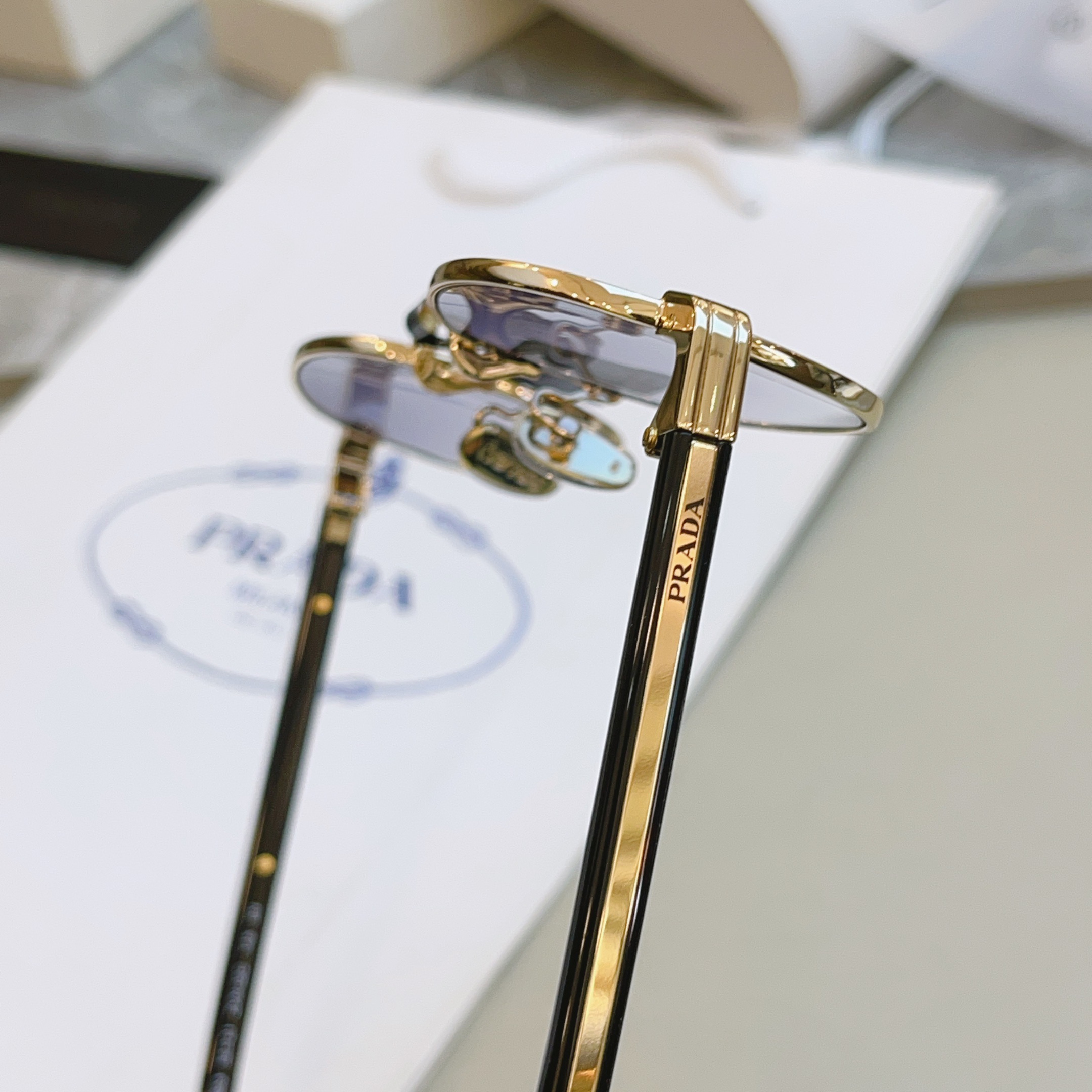 ，【PRAD*】普拉*达新款太阳镜 高版本✨，MODEL：SPR B53，SIZE：52口21-145