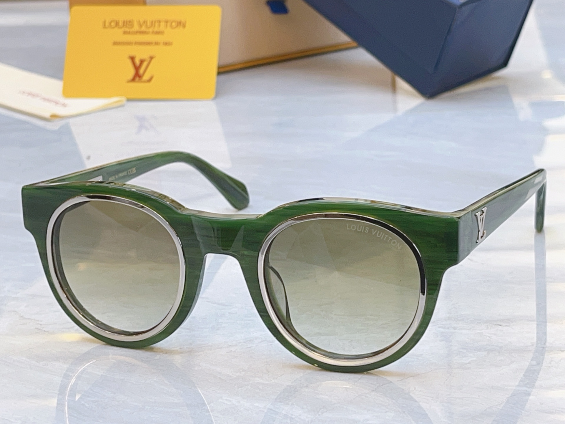 ，【LOUIS VUITTO*】路易*威登新款太阳镜，MODEL：Z2505E，SIZE：53口22-1