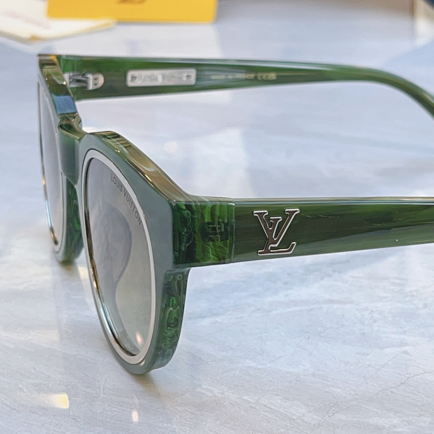 ，【LOUIS VUITTO*】路易*威登新款太阳镜，MODEL：Z2505E，SIZE：53口22-1