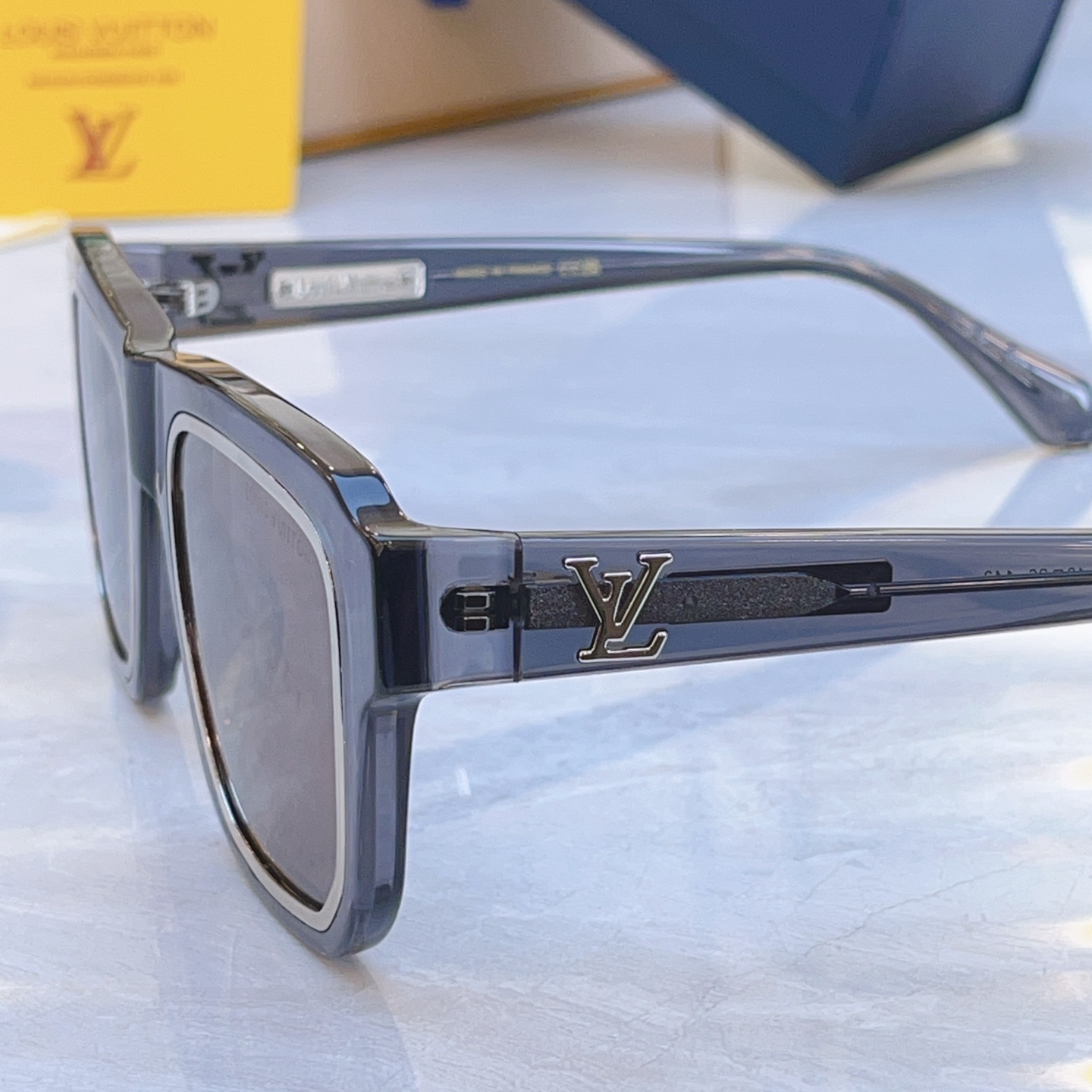 ，【LOUIS VUITTO*】路易*威登新款太阳镜，MODEL：Z2506U，SIZE：48口26-1