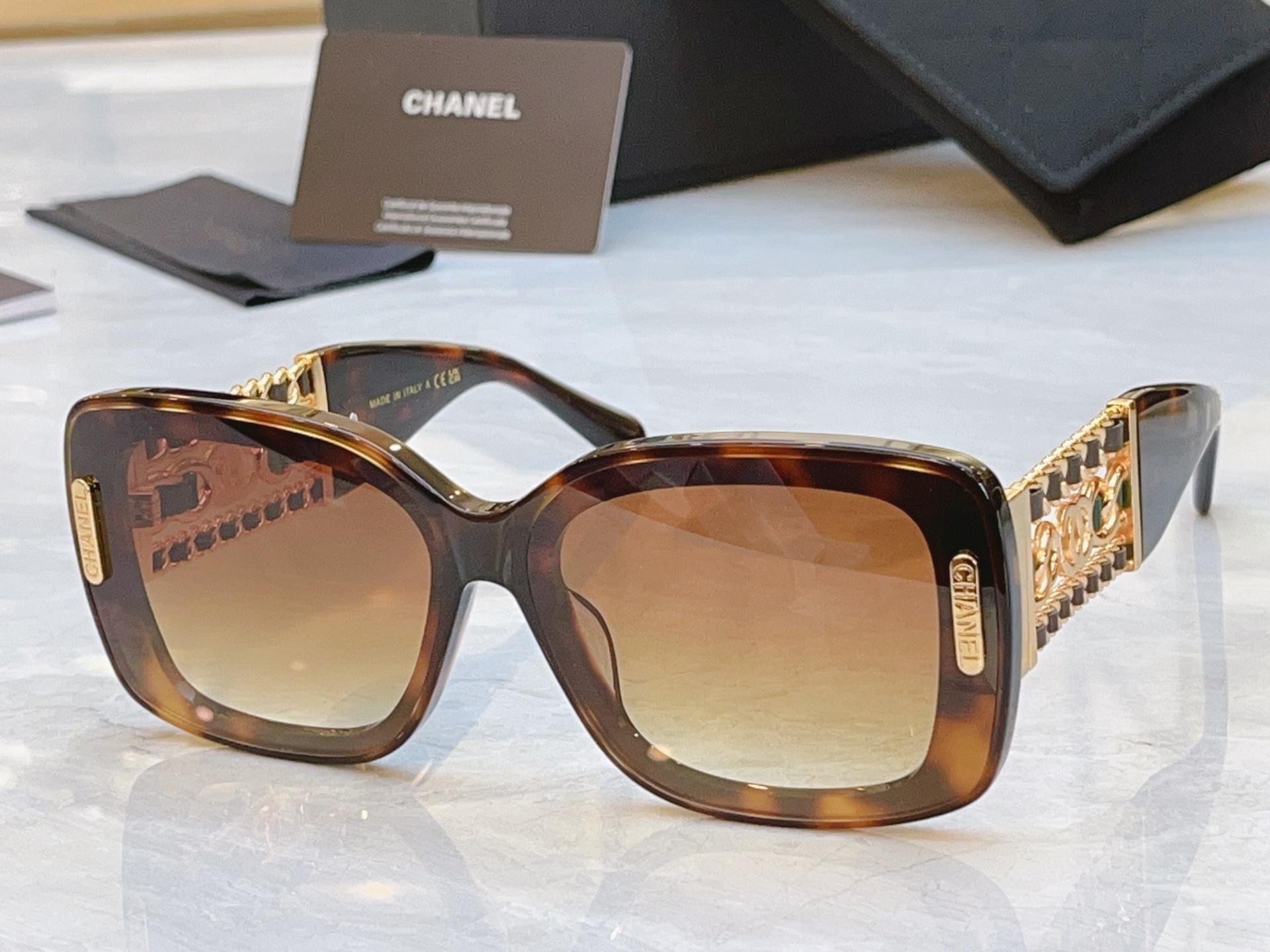 ，【CHANE*】香奈儿新款太阳镜，MODEL：CH1915Q，SIZE：55口19-145