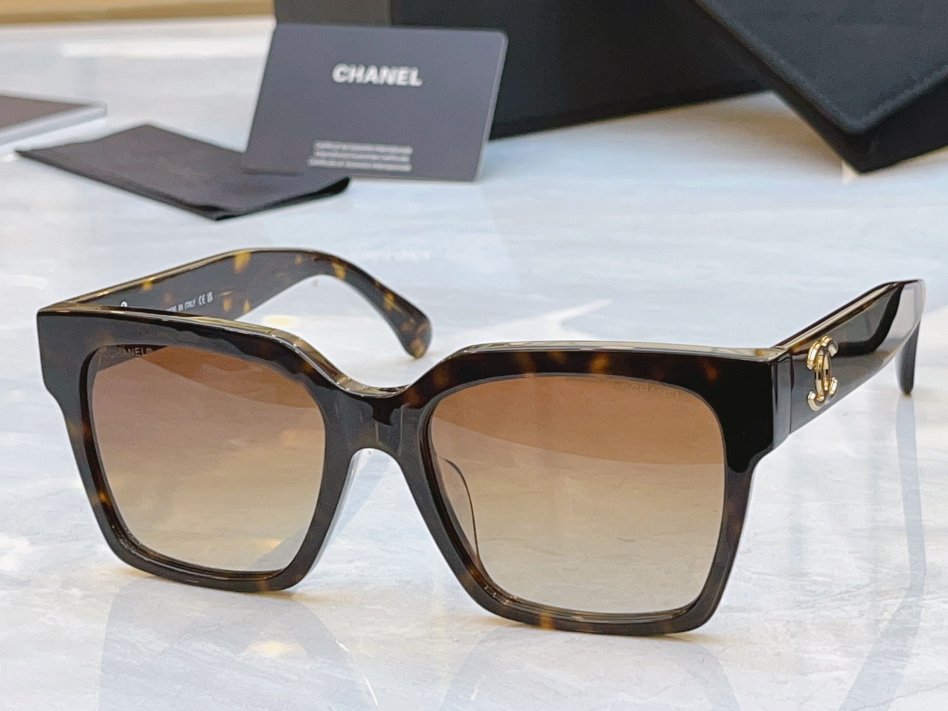 ，【CHANE*】香奈儿新款太阳镜，MODEL：5557，SIZE：54口17-140