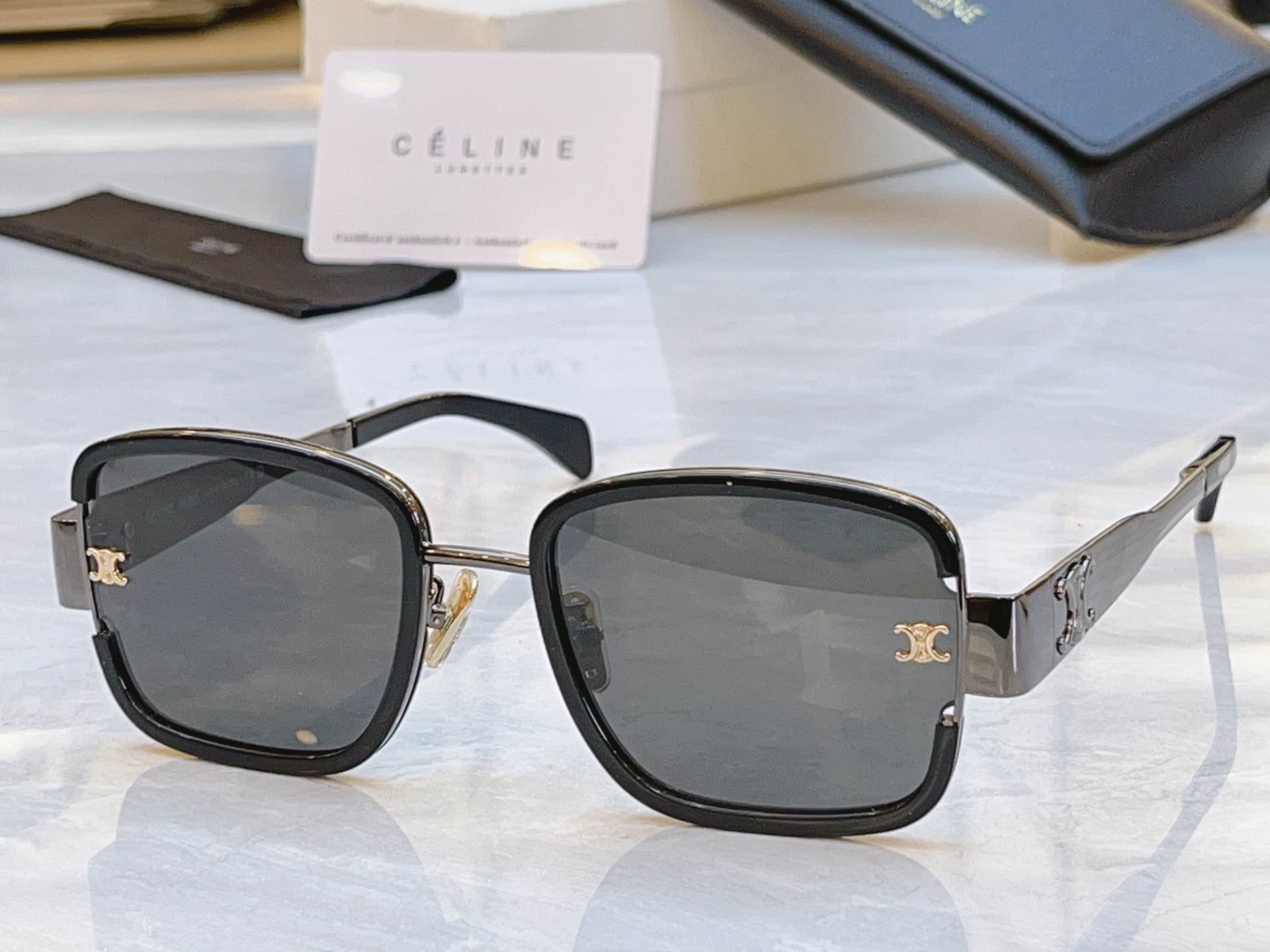 ，【CELIN*】赛*琳新款太阳镜， MODEL:CL40336F ，SIZE: 55口23-145