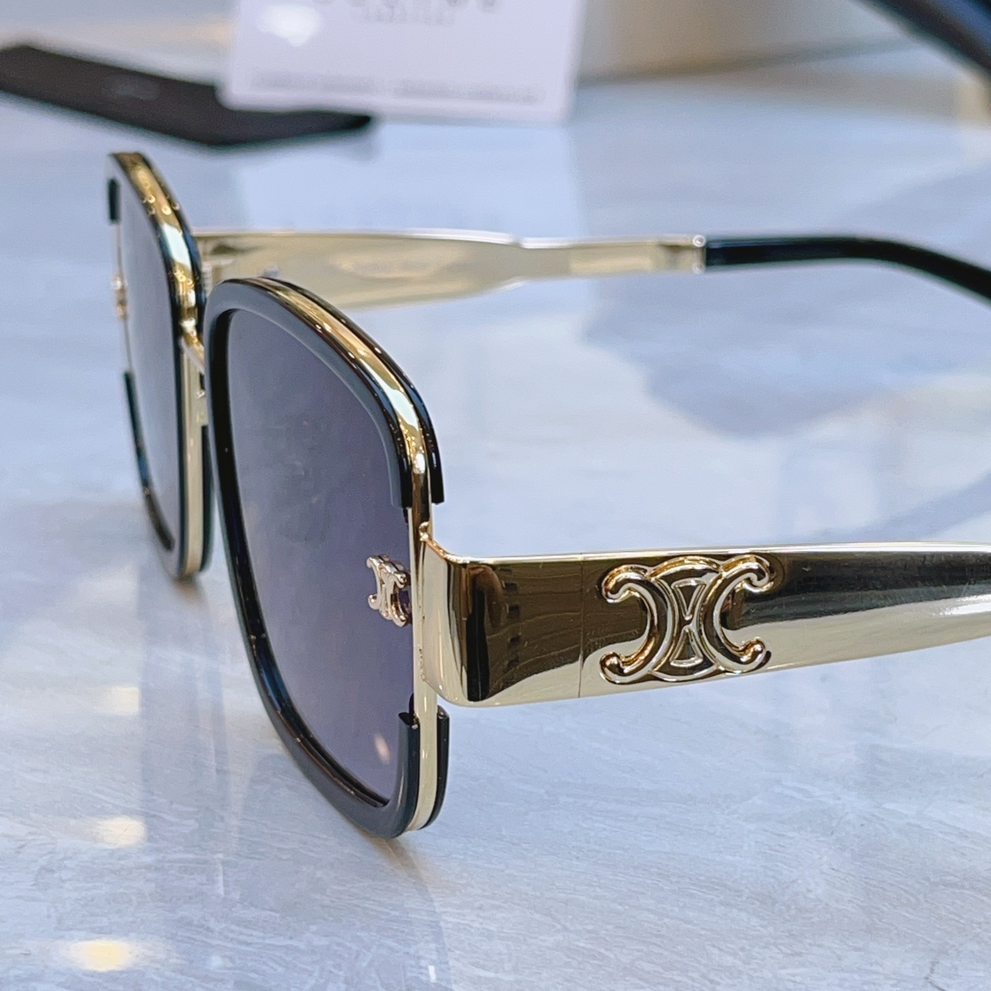 ，【CELIN*】赛*琳新款太阳镜， MODEL:CL40336F ，SIZE: 55口23-145