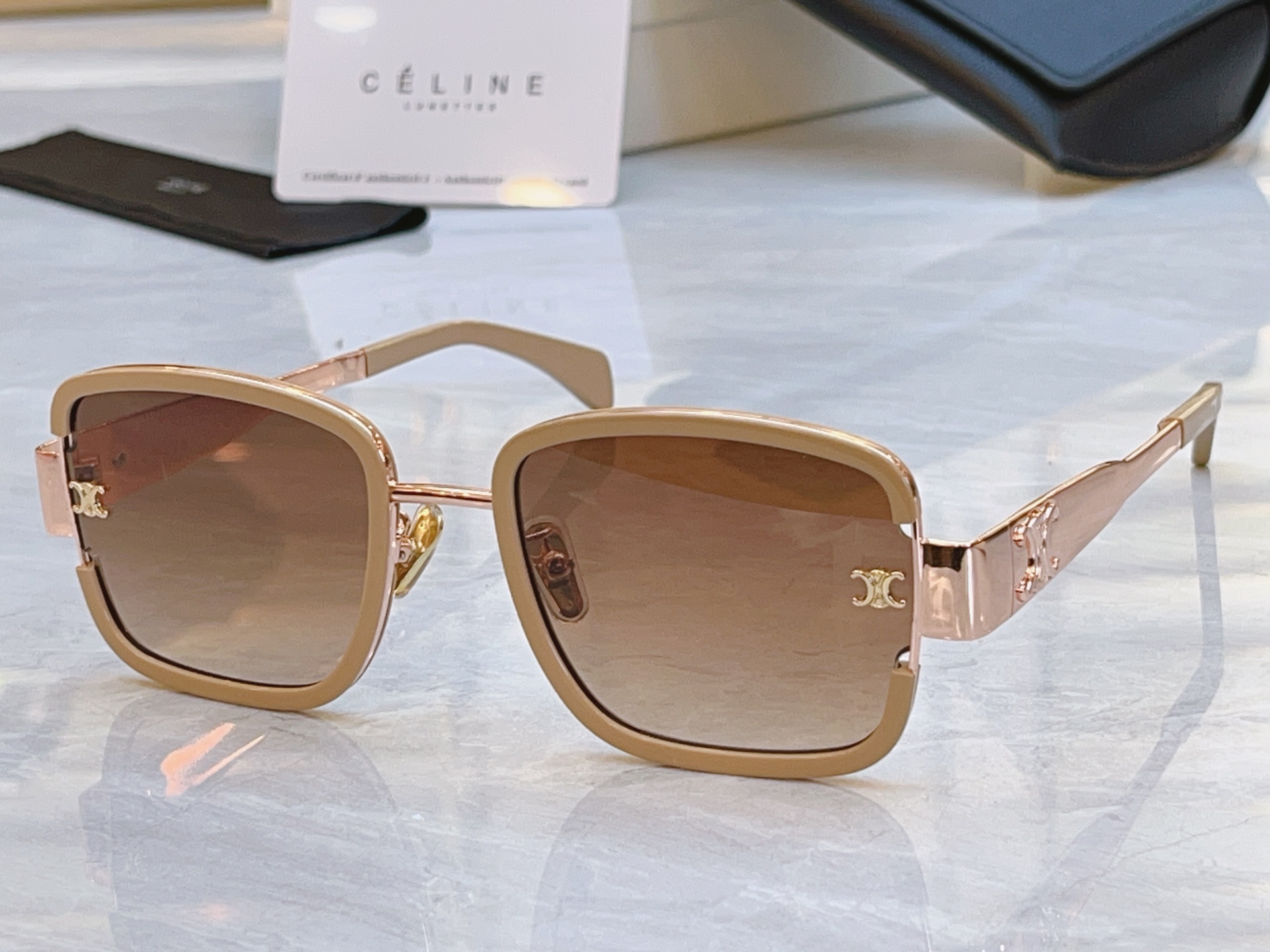 ，【CELIN*】赛*琳新款太阳镜， MODEL:CL40336F ，SIZE: 55口23-145