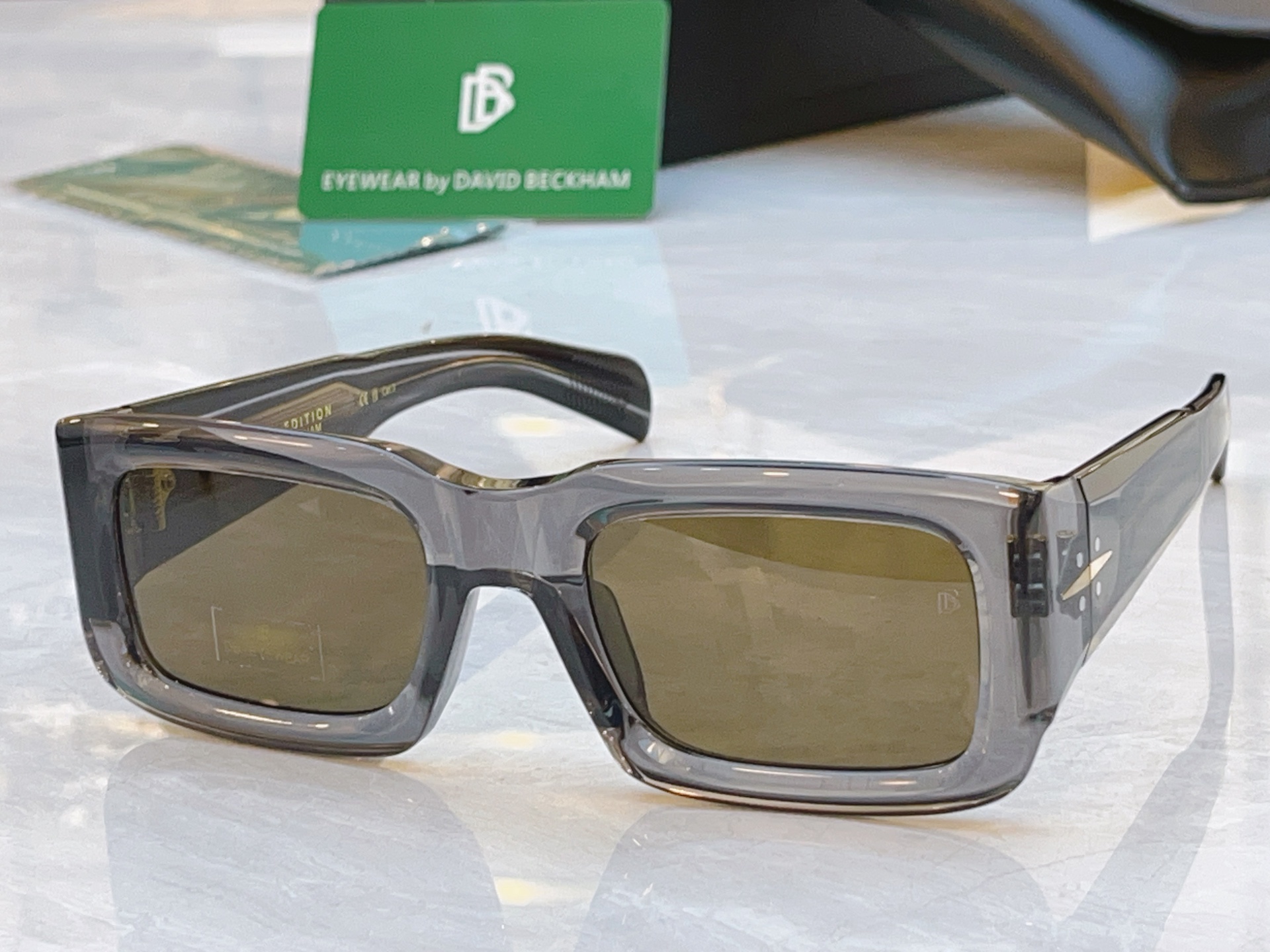 ，【DAVID BECKHA*】大卫.贝克汉*姆新款太阳镜，Model:DB 7131/S，SIZE:5