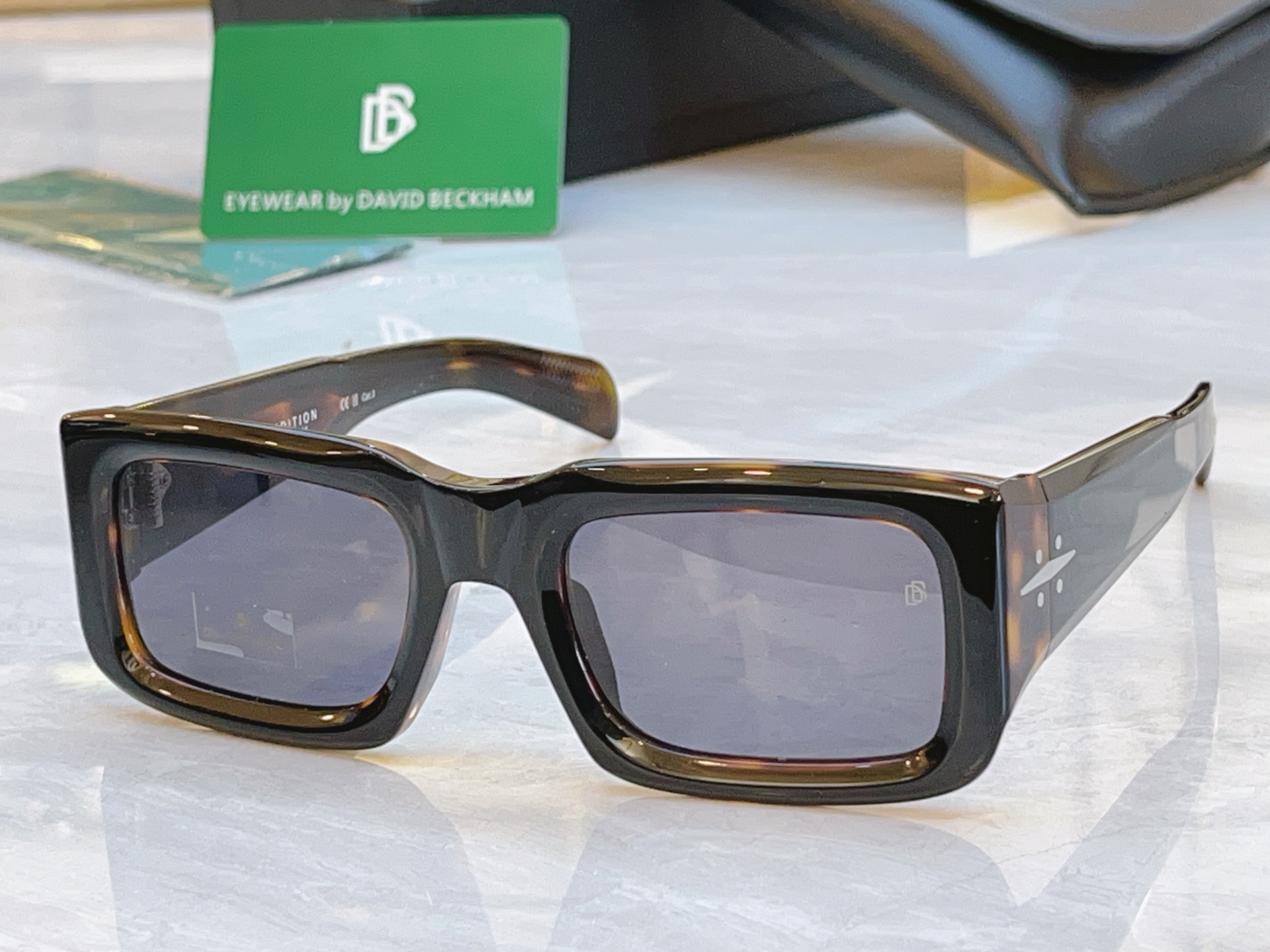 ，【DAVID BECKHA*】大卫.贝克汉*姆新款太阳镜，Model:DB 7131/S，SIZE:5