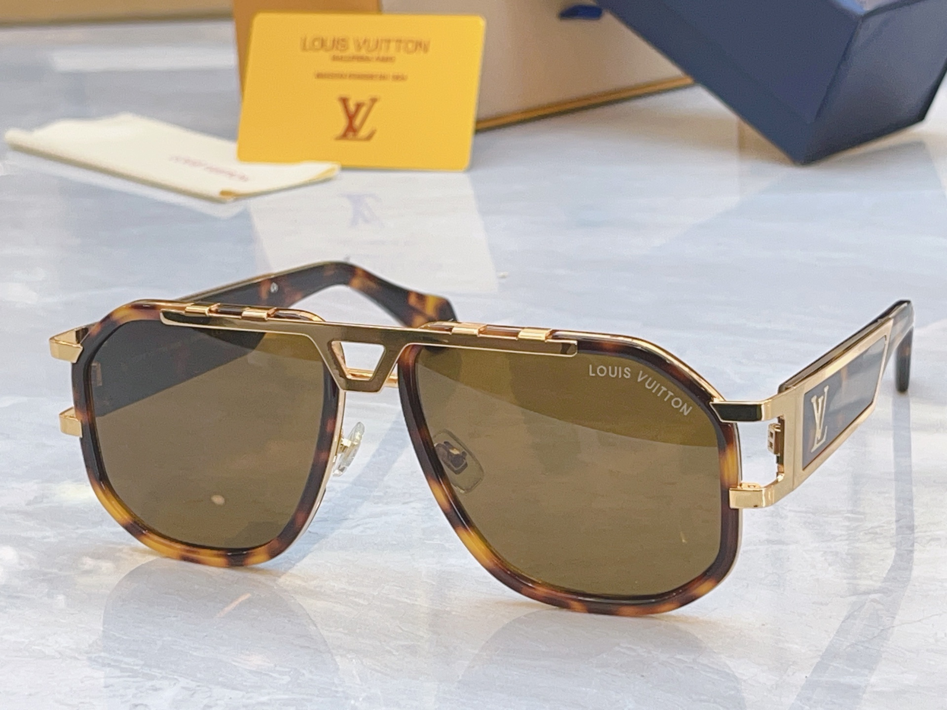 ，【LOUIS VUITTO*】路易*威登新款太阳镜，MODEL：Z1657LU，SIZE：57口17-