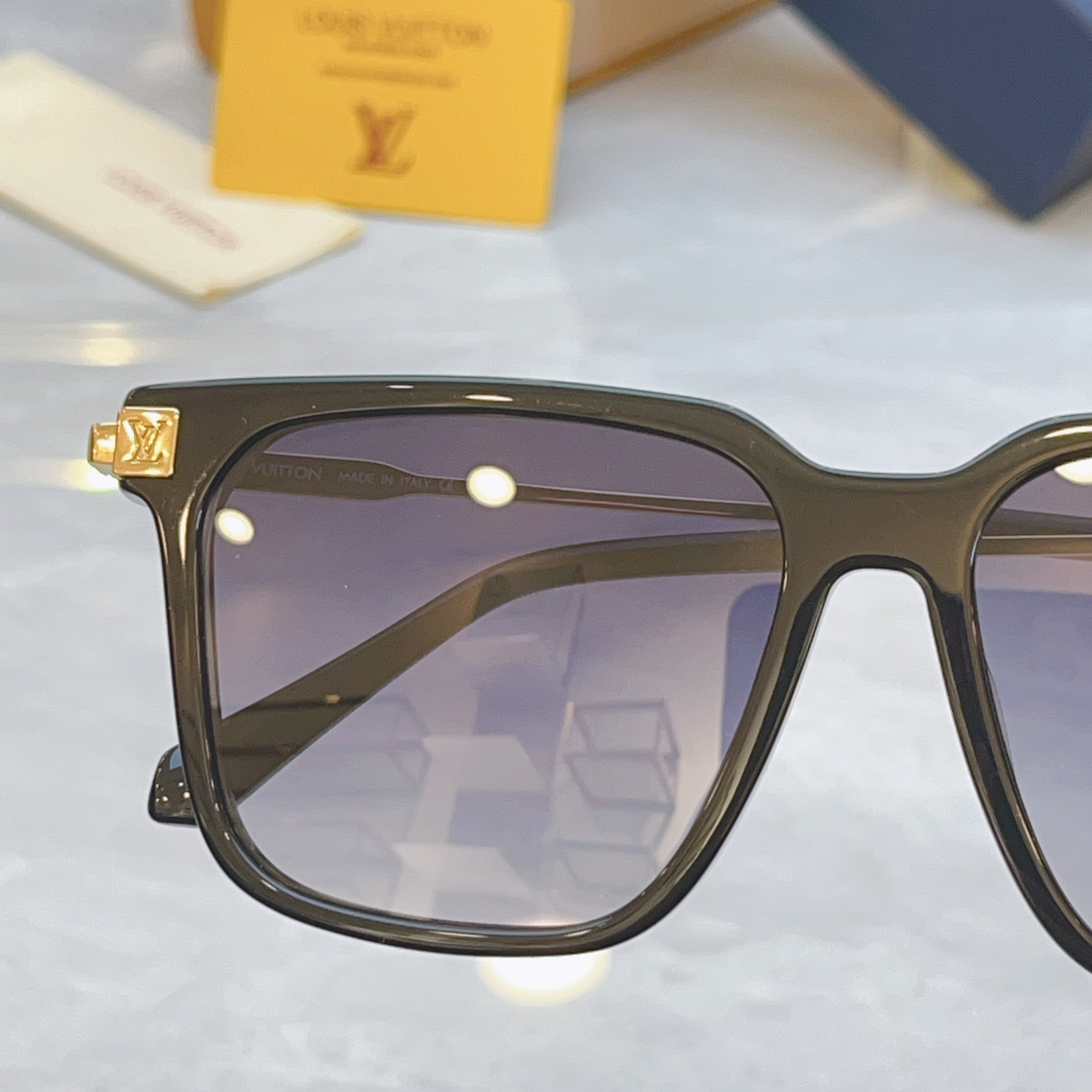 ，【LOUIS VUITTO*】路易*威登新款太阳镜，MODEL：Z2692U，SIZE：56口17-1