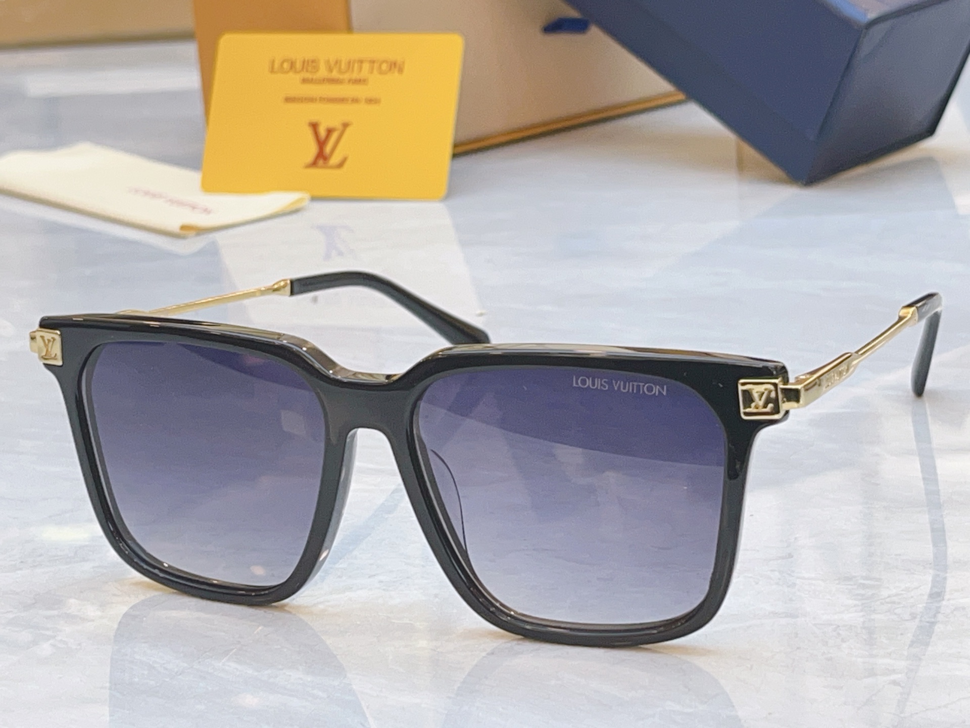 ，【LOUIS VUITTO*】路易*威登新款太阳镜，MODEL：Z2692U，SIZE：56口17-1