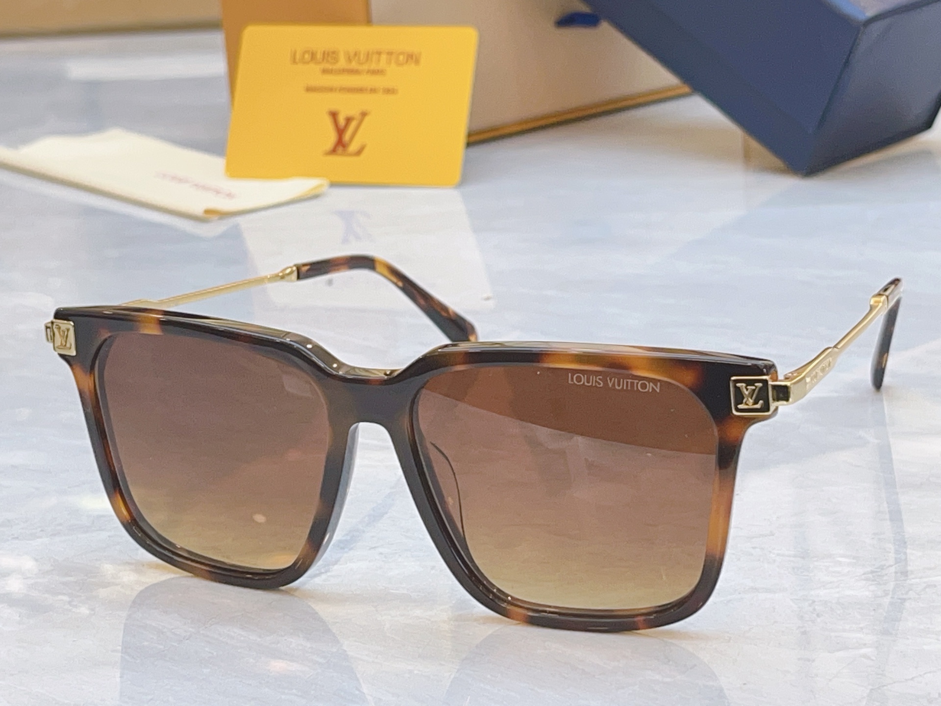 ，【LOUIS VUITTO*】路易*威登新款太阳镜，MODEL：Z2692U，SIZE：56口17-1