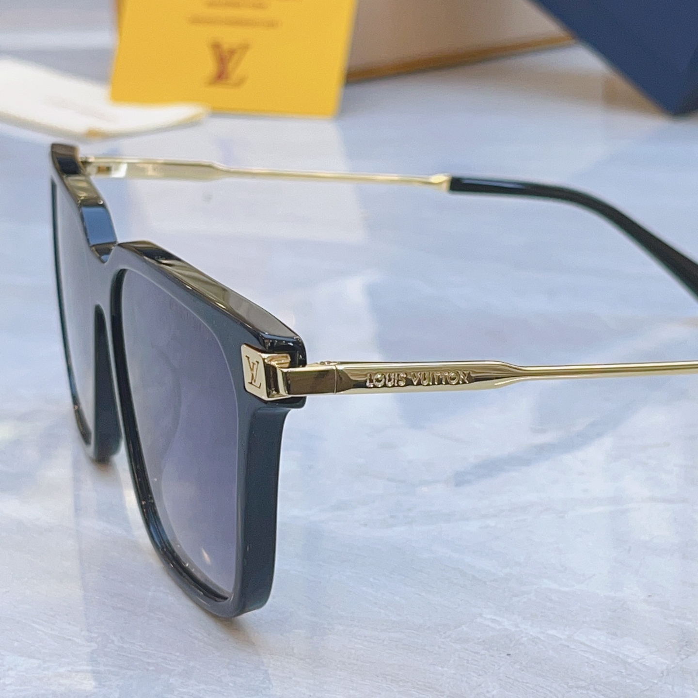 ，【LOUIS VUITTO*】路易*威登新款太阳镜，MODEL：Z2692U，SIZE：56口17-1