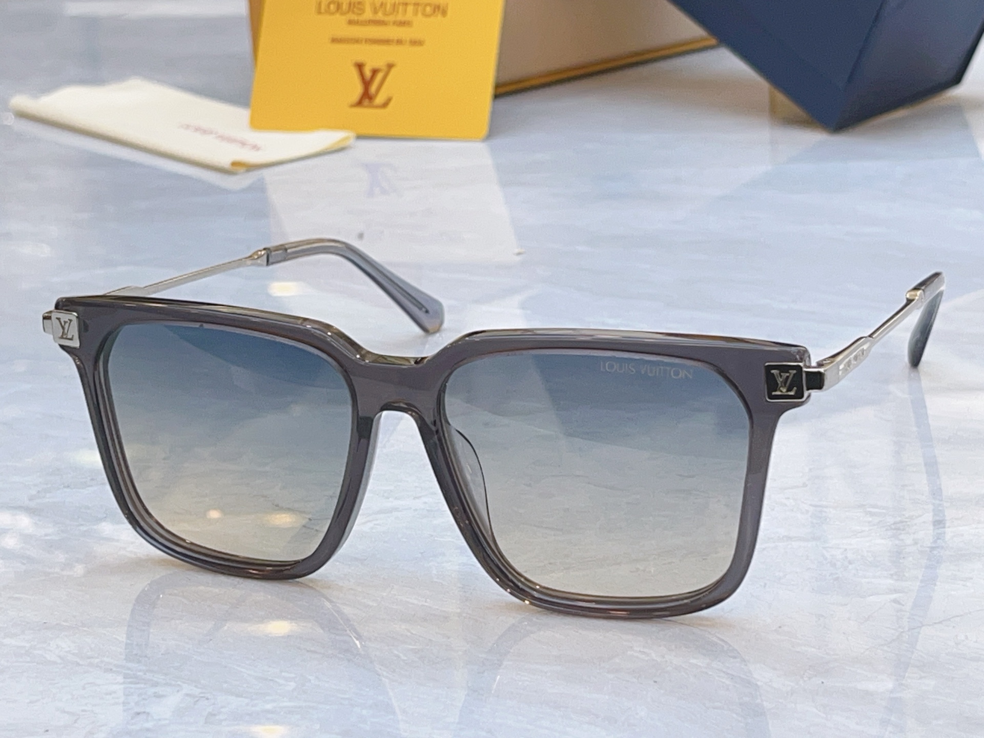 ，【LOUIS VUITTO*】路易*威登新款太阳镜，MODEL：Z2692U，SIZE：56口17-1