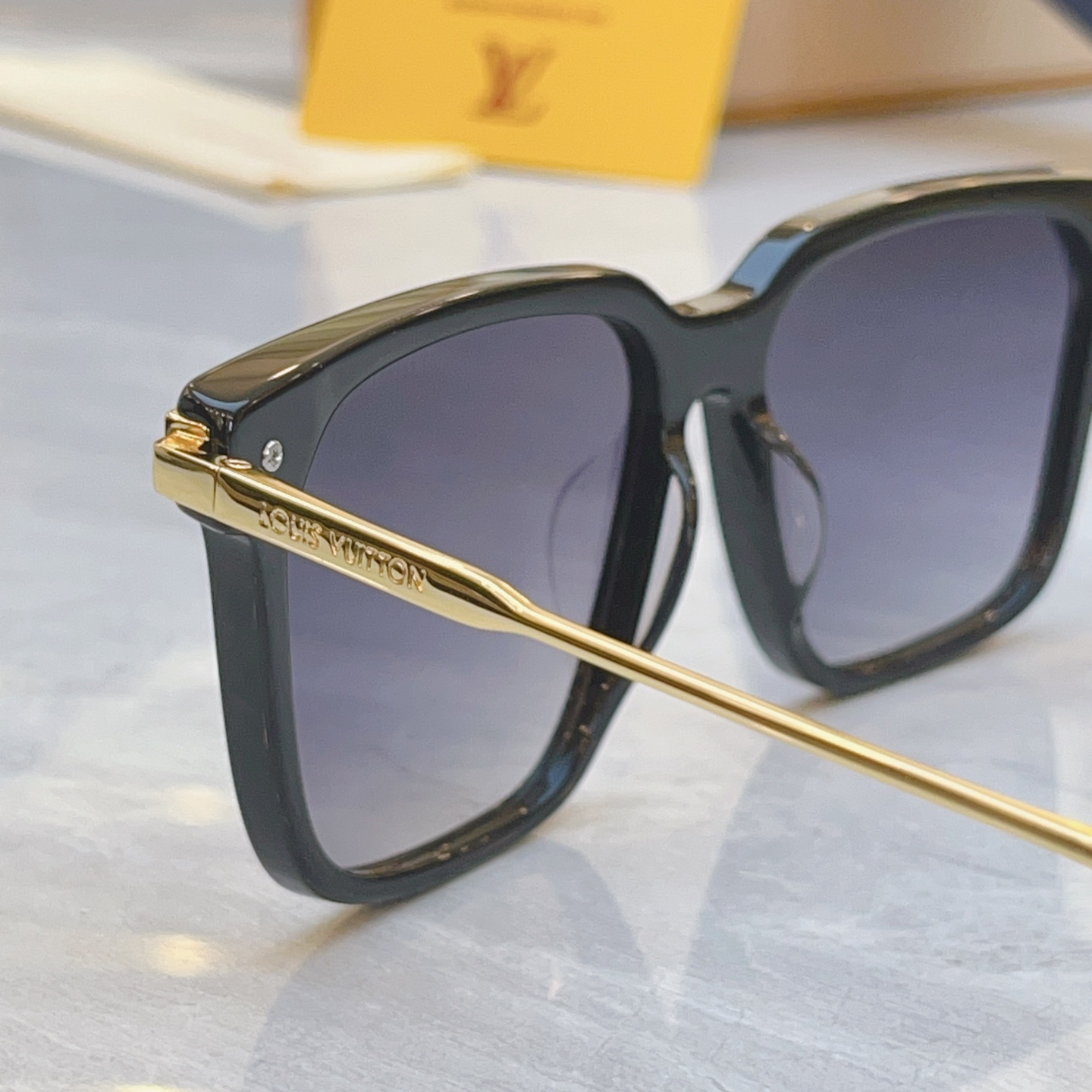 ，【LOUIS VUITTO*】路易*威登新款太阳镜，MODEL：Z2692U，SIZE：56口17-1