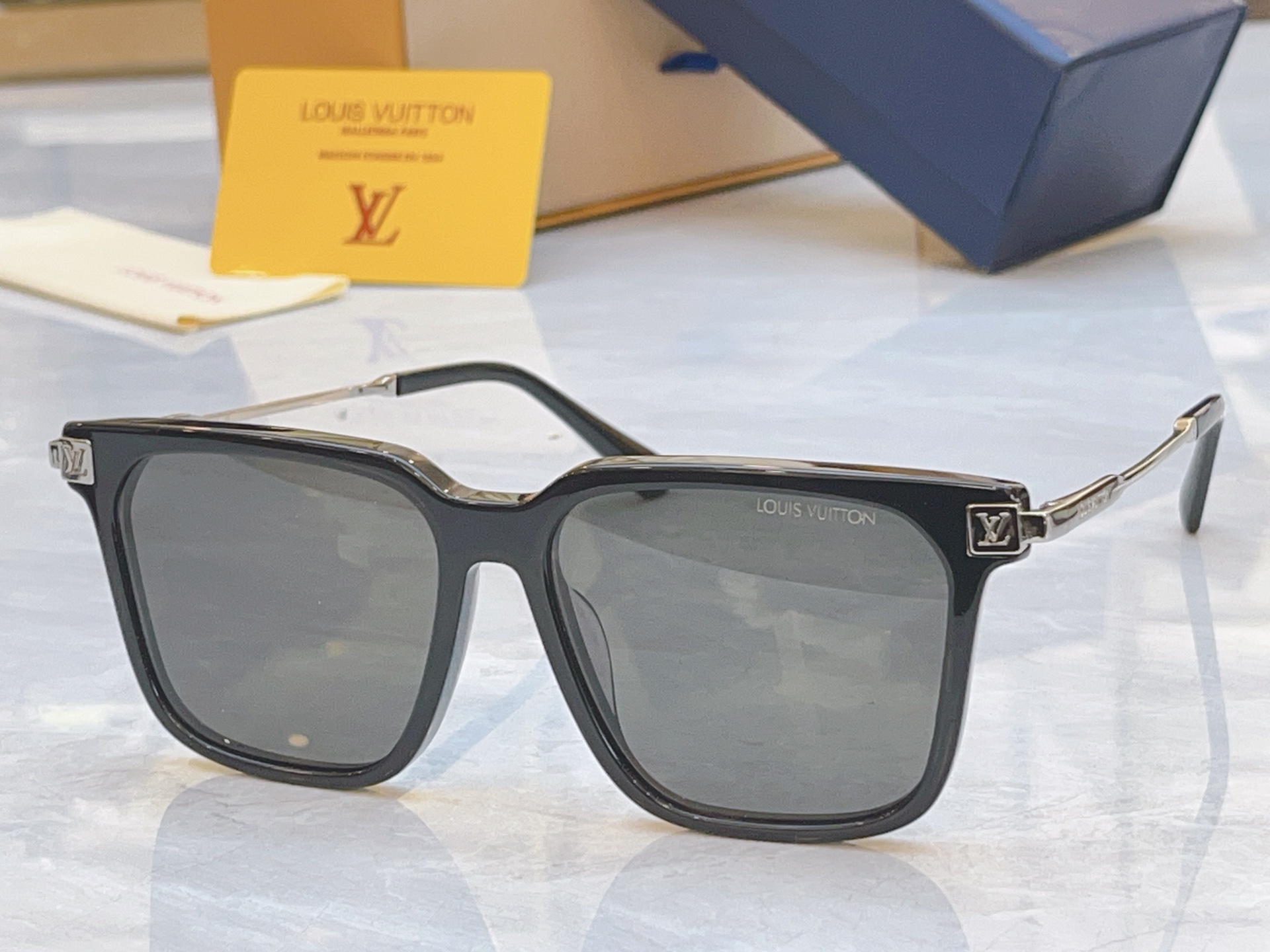 ，【LOUIS VUITTO*】路易*威登新款太阳镜，MODEL：Z2692U，SIZE：56口17-1