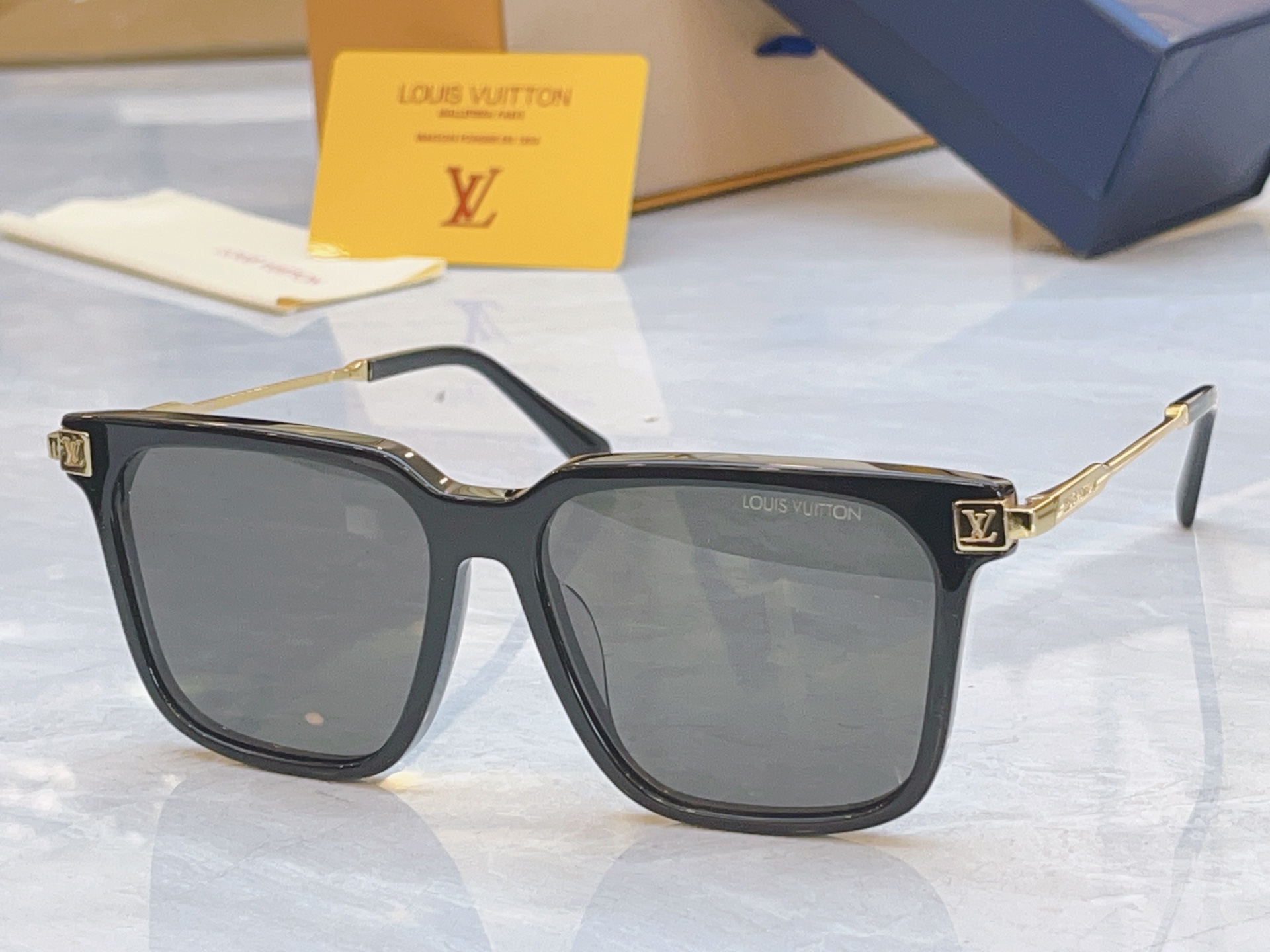 ，【LOUIS VUITTO*】路易*威登新款太阳镜，MODEL：Z2692U，SIZE：56口17-1