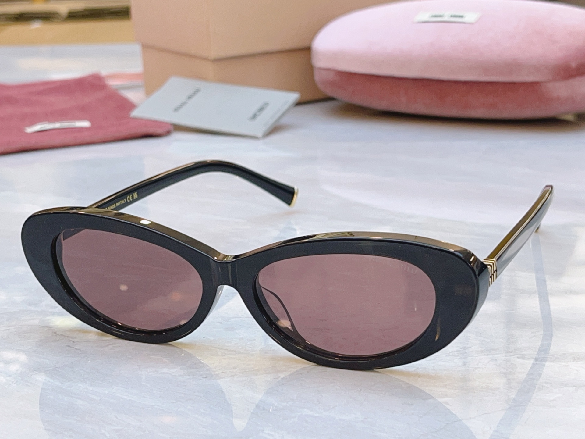，【MIUMI*】缪*缪新款太阳镜🕶️，Mod：SMU B16，SIZE:54口16-145