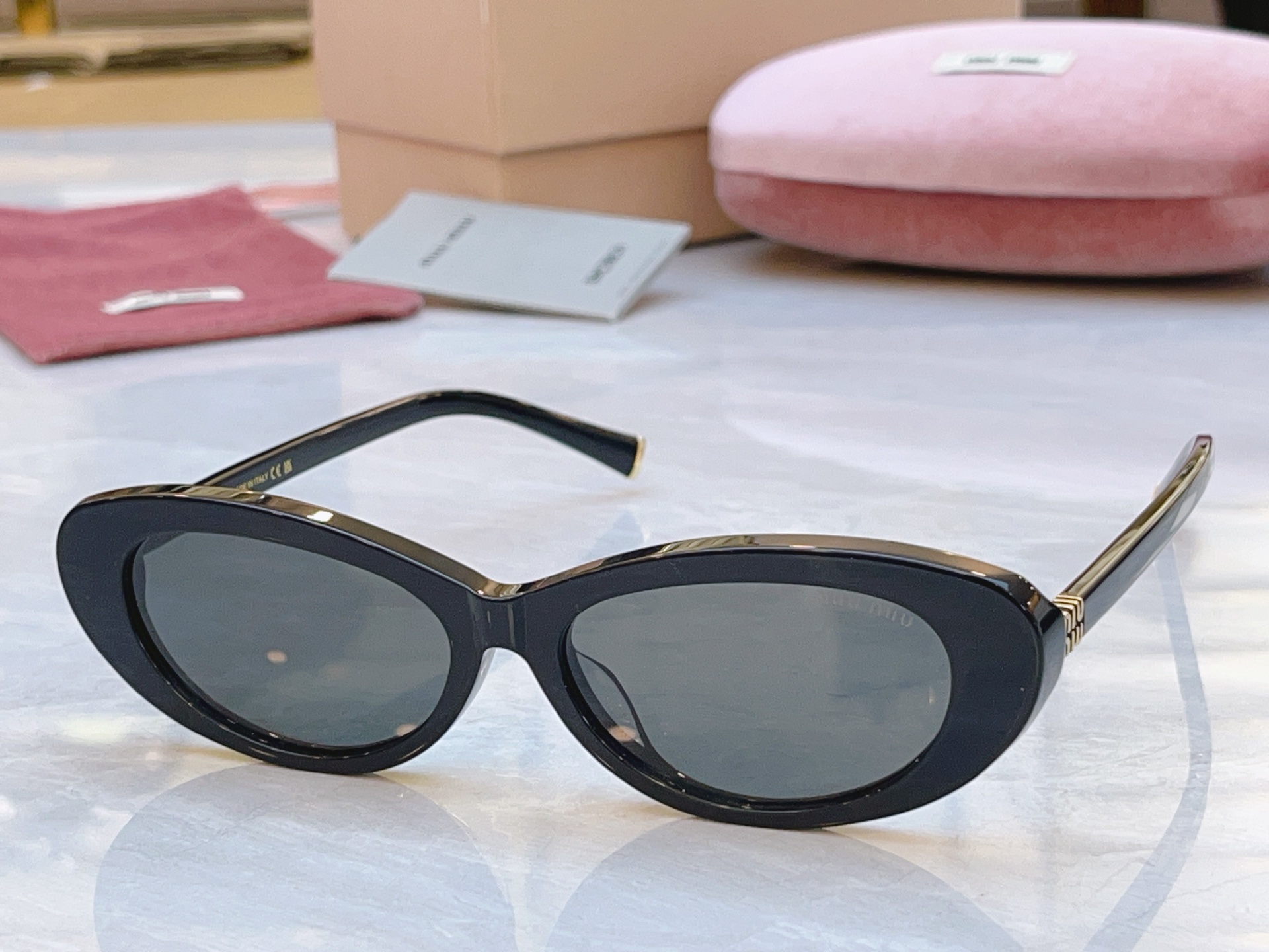 ，【MIUMI*】缪*缪新款太阳镜🕶️，Mod：SMU B16，SIZE:54口16-145