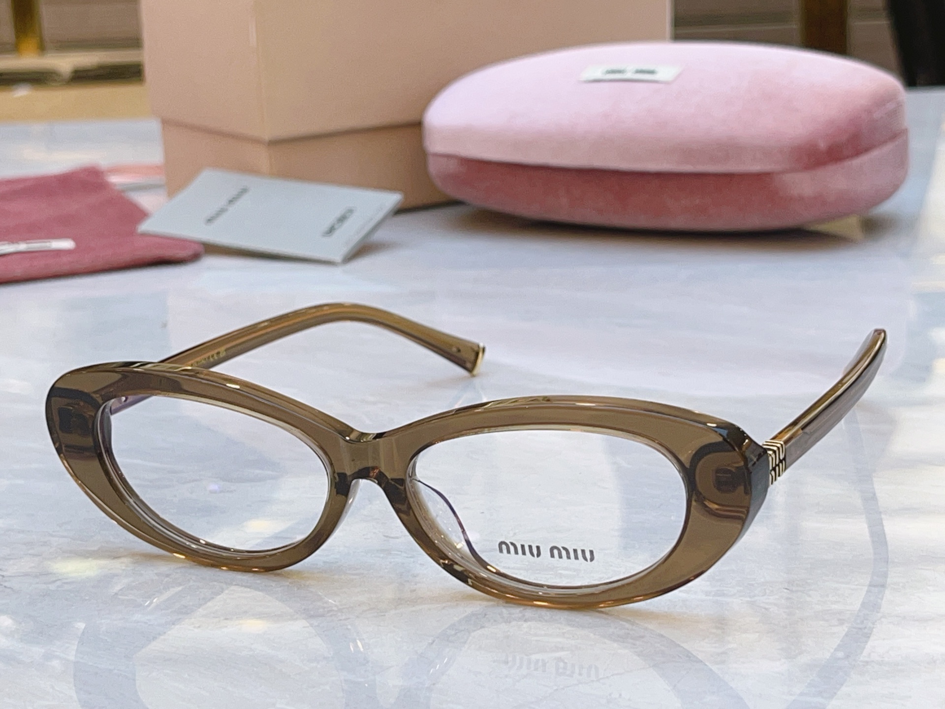 ，【MIUMI*】缪*缪新款太阳镜🕶️，Mod：SMU B16，SIZE:54口16-145