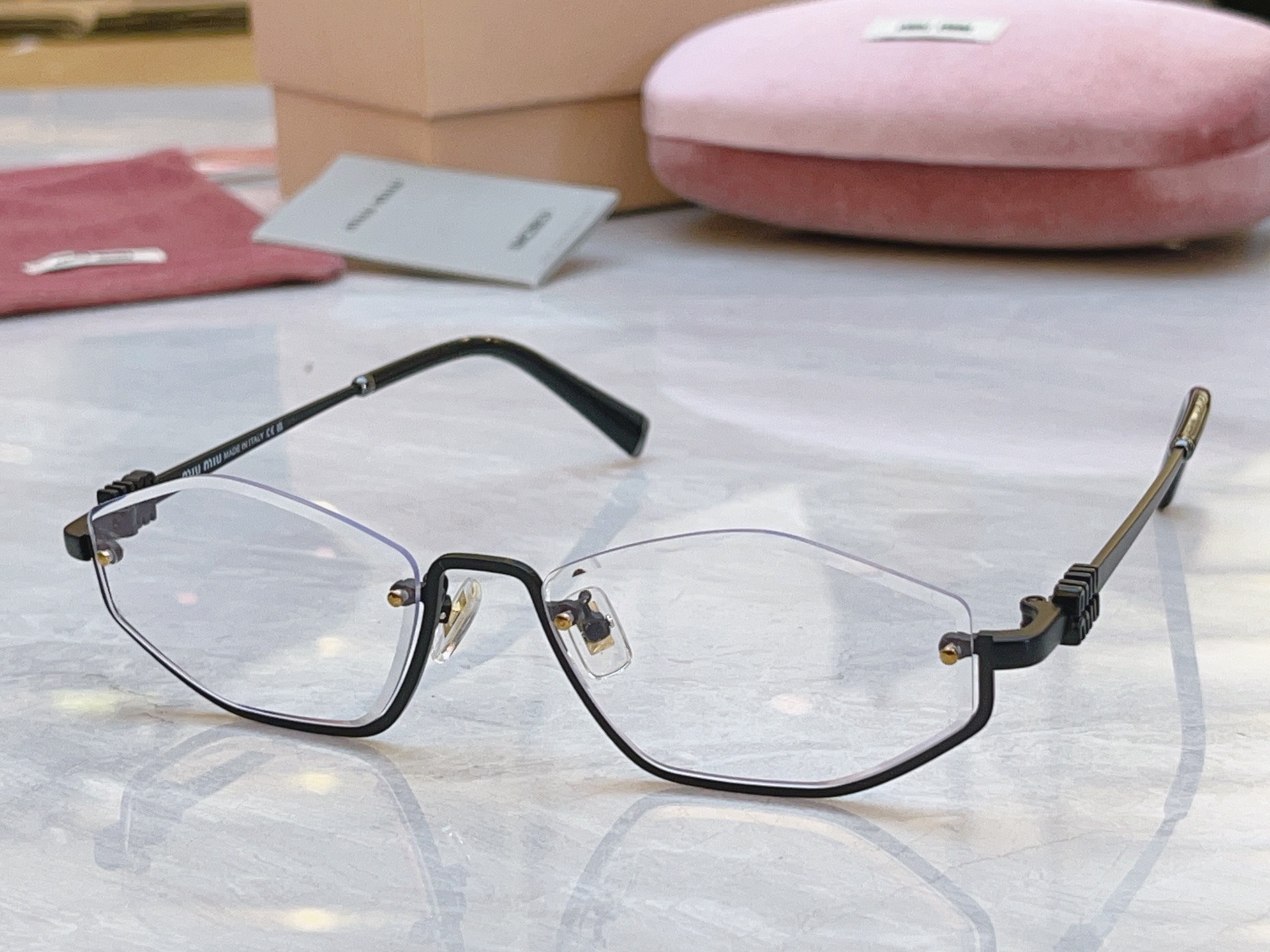 ，【MIUMI*】缪*缪新款太阳镜🕶️，Mod：SMU B72，SIZE:55口18-140