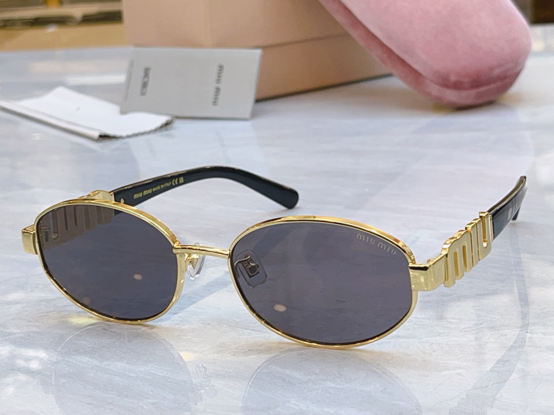 ，【MIUMI*】缪*缪新款太阳镜🕶️，Mod：SMU B20，SIZE:57口18-140