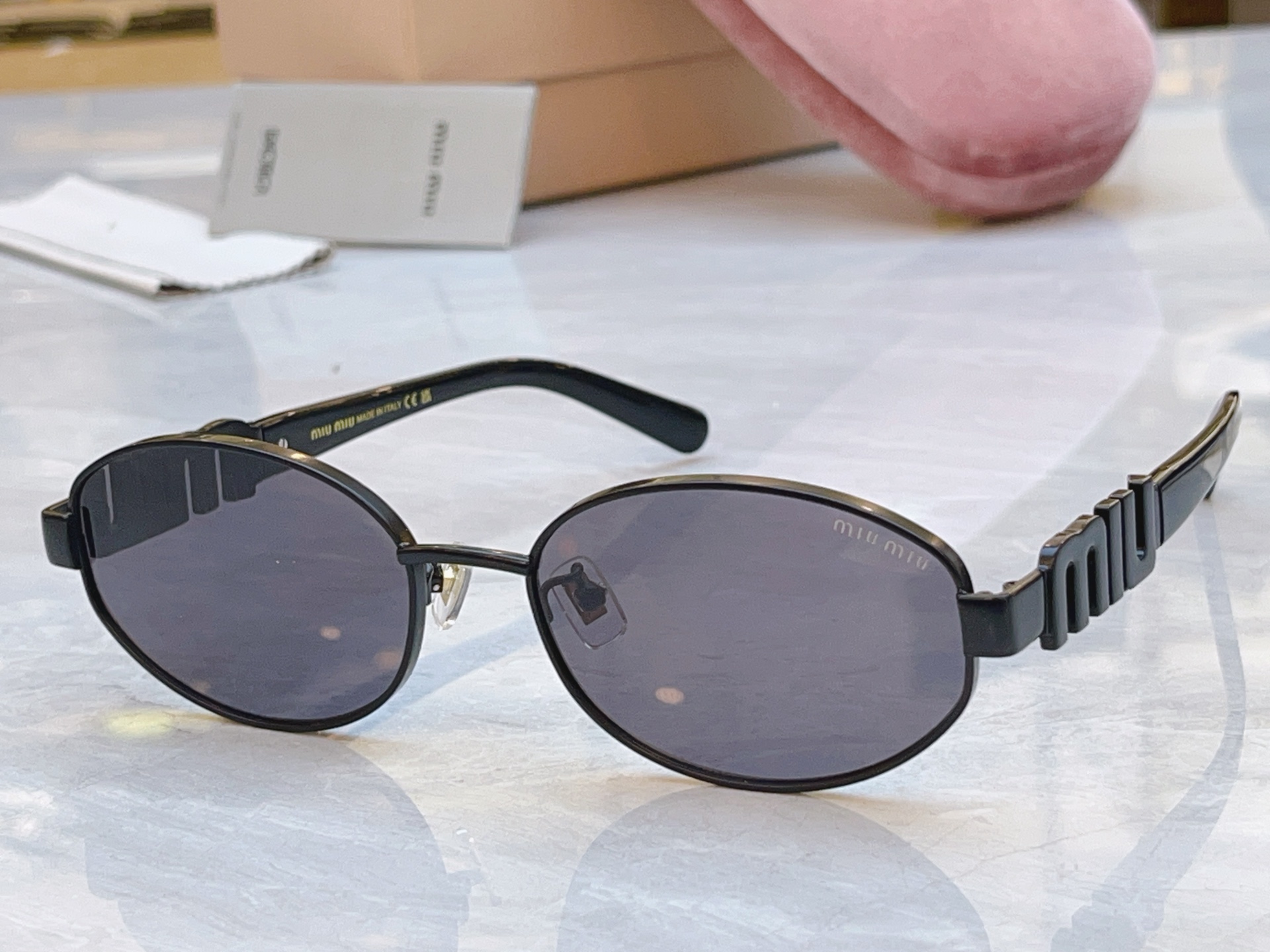 ，【MIUMI*】缪*缪新款太阳镜🕶️，Mod：SMU B20，SIZE:57口18-140