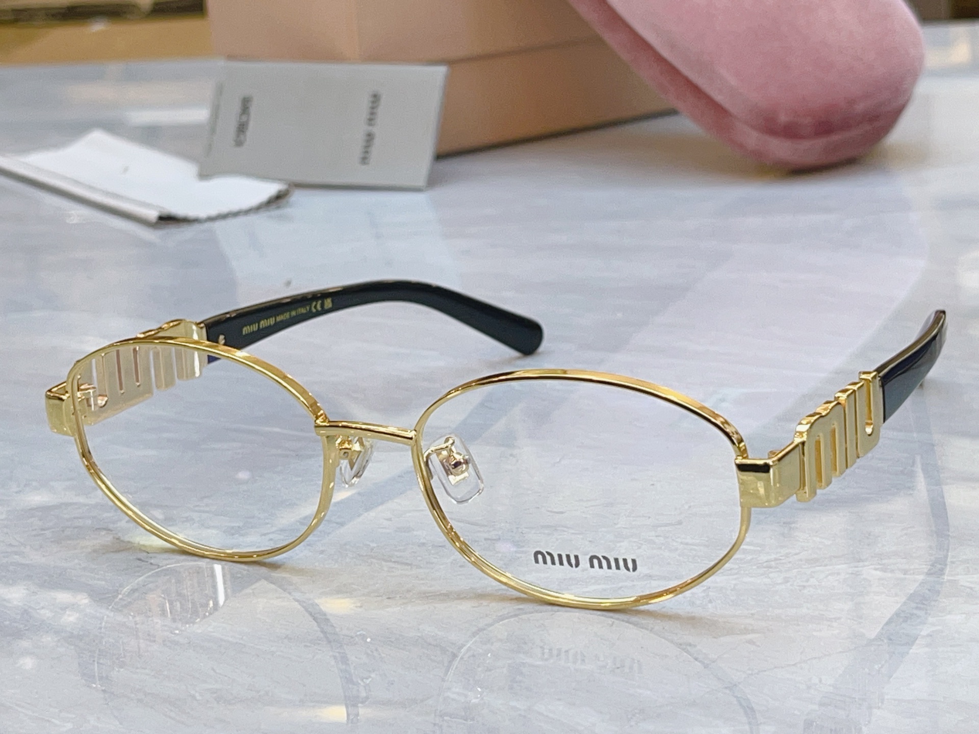 ，【MIUMI*】缪*缪新款太阳镜🕶️，Mod：SMU B20，SIZE:57口18-140