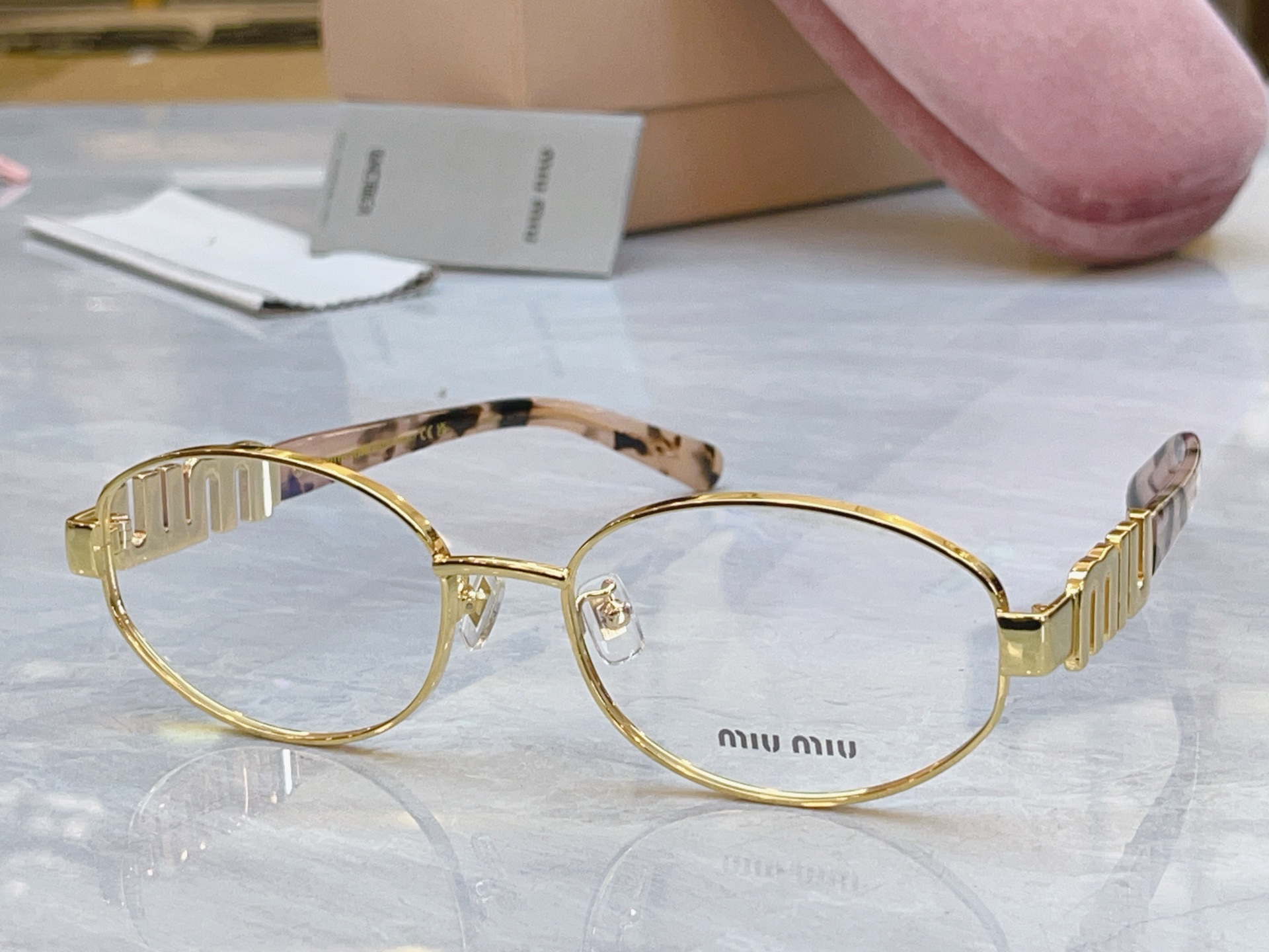 ，【MIUMI*】缪*缪新款太阳镜🕶️，Mod：SMU B20，SIZE:57口18-140