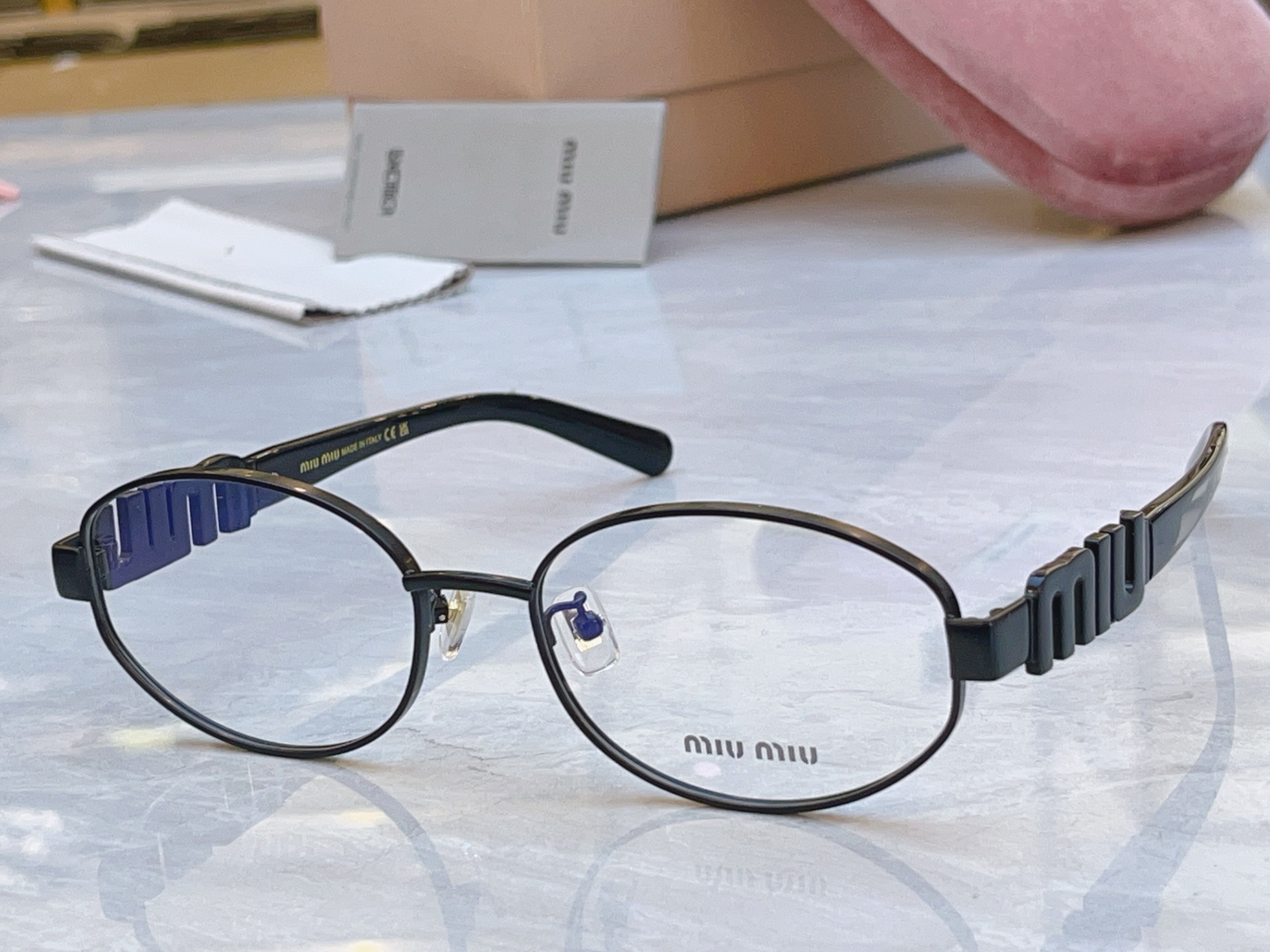 ，【MIUMI*】缪*缪新款太阳镜🕶️，Mod：SMU B20，SIZE:57口18-140