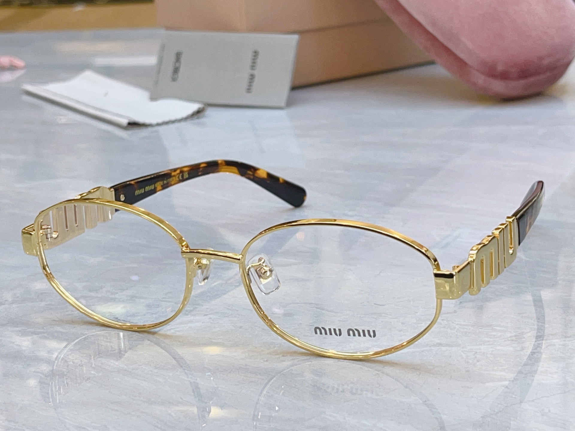 ，【MIUMI*】缪*缪新款太阳镜🕶️，Mod：SMU B20，SIZE:57口18-140