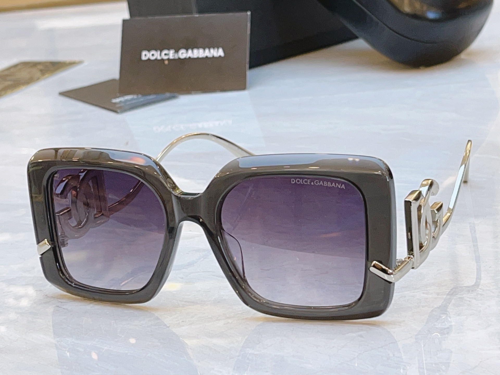 ，【DOLCE & GABBAN*】D*G新款太阳镜，MODEL：DG6750，SIZE：52口19-1