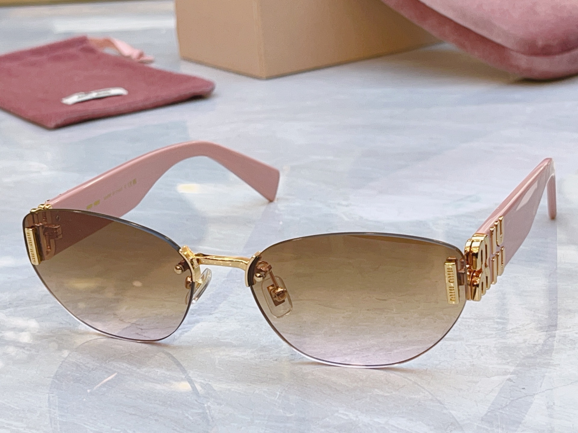 ，【MIUMI*】缪*缪新款太阳镜🕶️，Mod：MU 169AV，SIZE:62口18-140