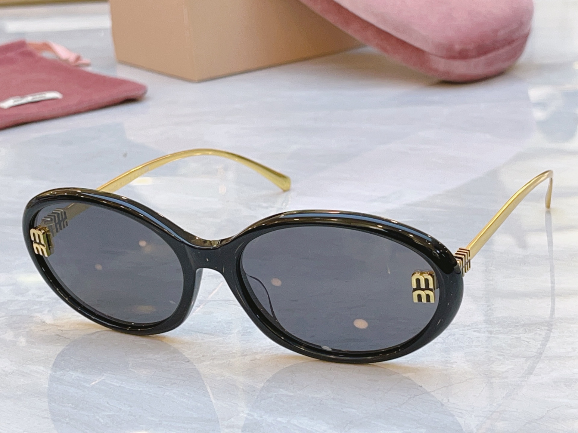 ，【MIUMI*】缪*缪新款太阳镜🕶️，Mod：MU 1895L，SIZE:61口18-145