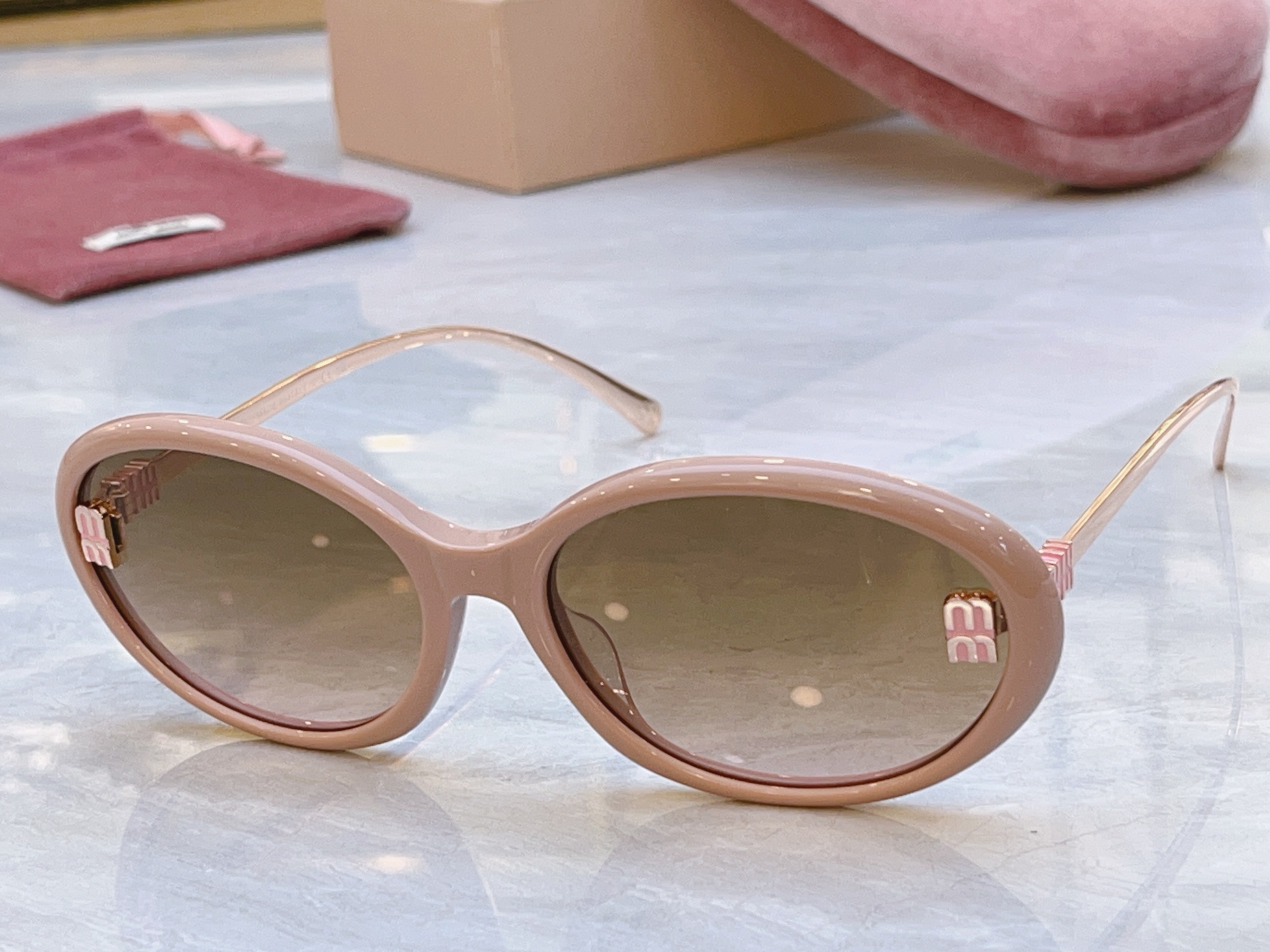 ，【MIUMI*】缪*缪新款太阳镜🕶️，Mod：MU 1895L，SIZE:61口18-145