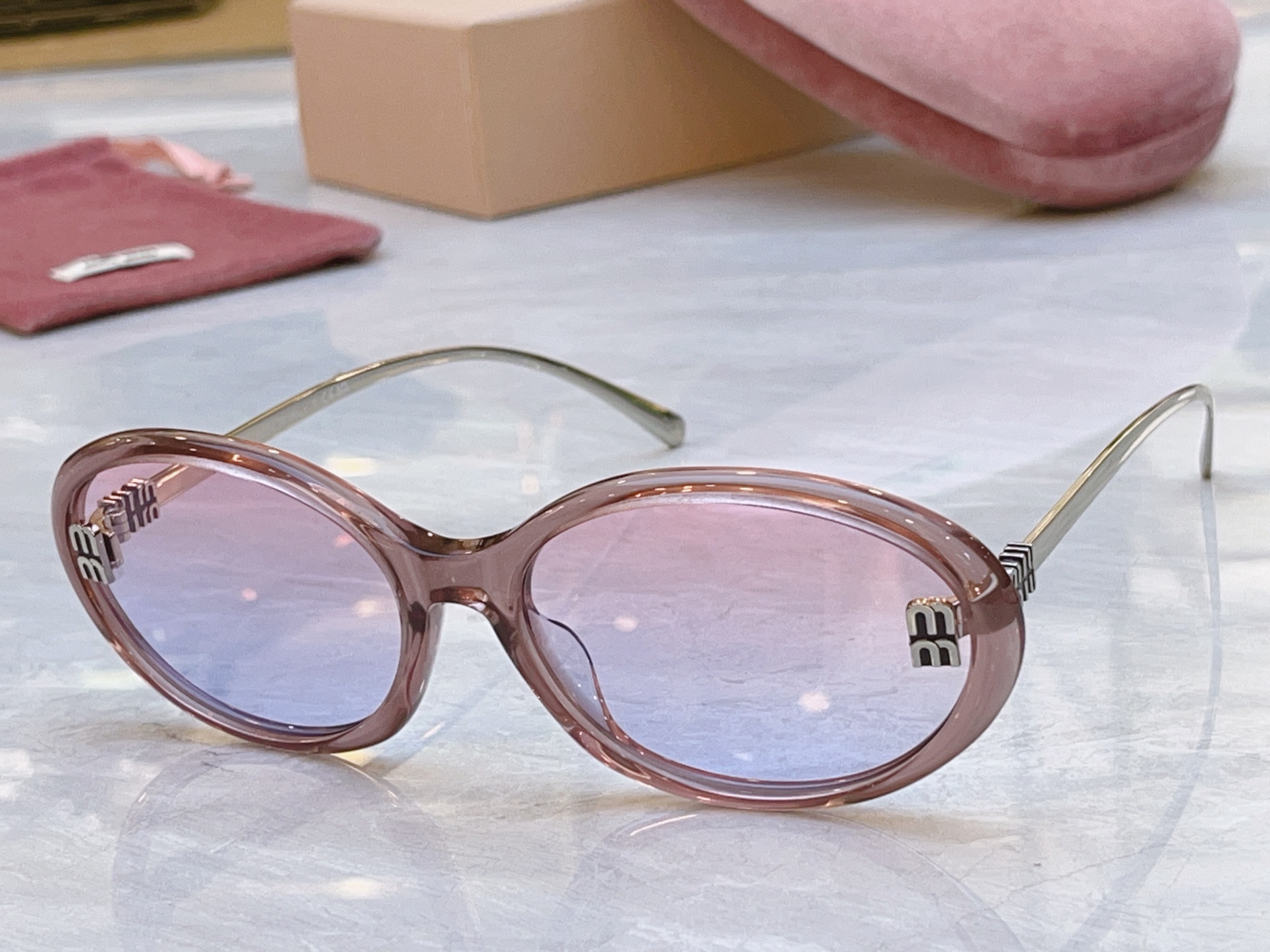 ，【MIUMI*】缪*缪新款太阳镜🕶️，Mod：MU 1895L，SIZE:61口18-145