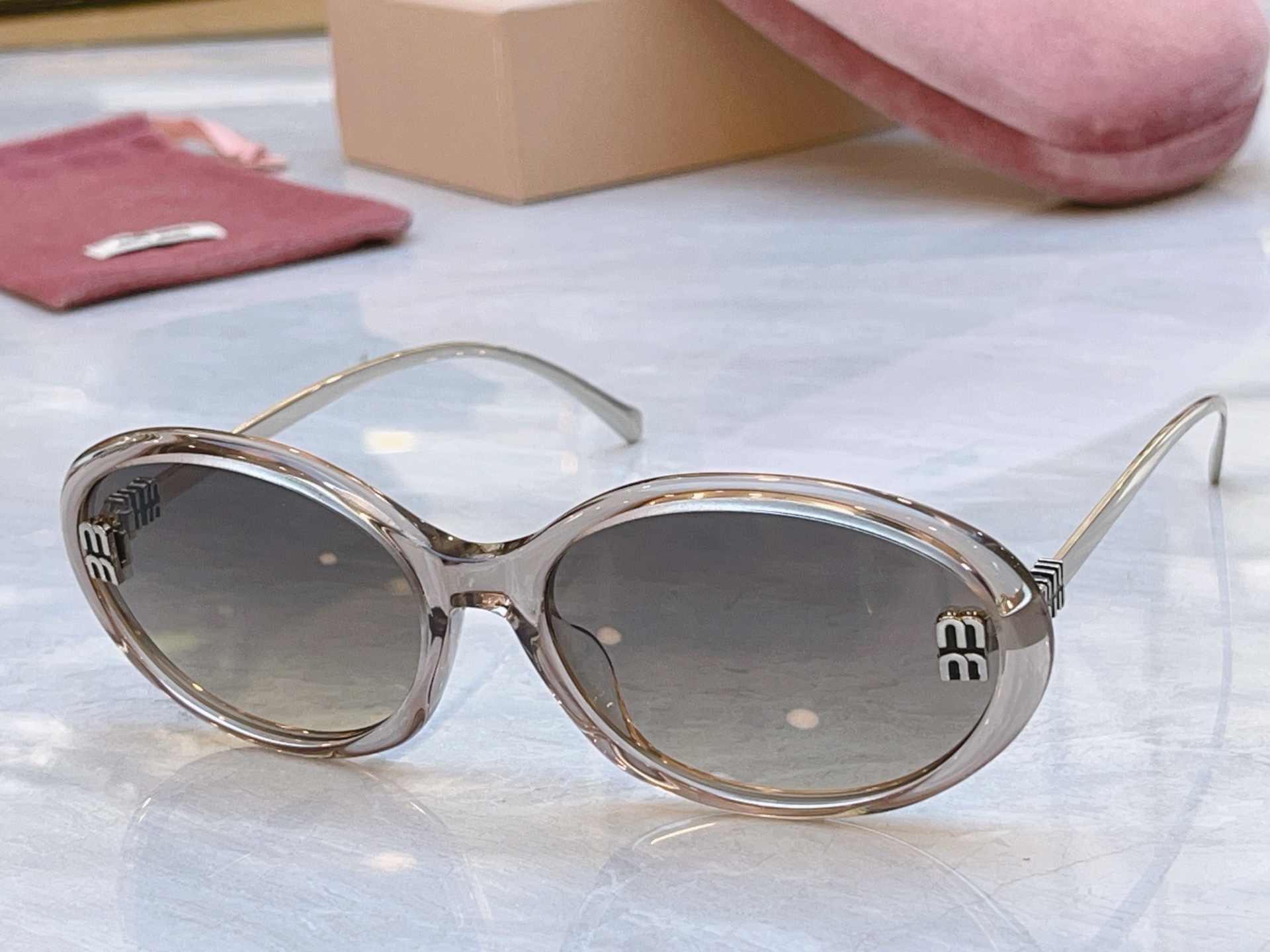 ，【MIUMI*】缪*缪新款太阳镜🕶️，Mod：MU 1895L，SIZE:61口18-145